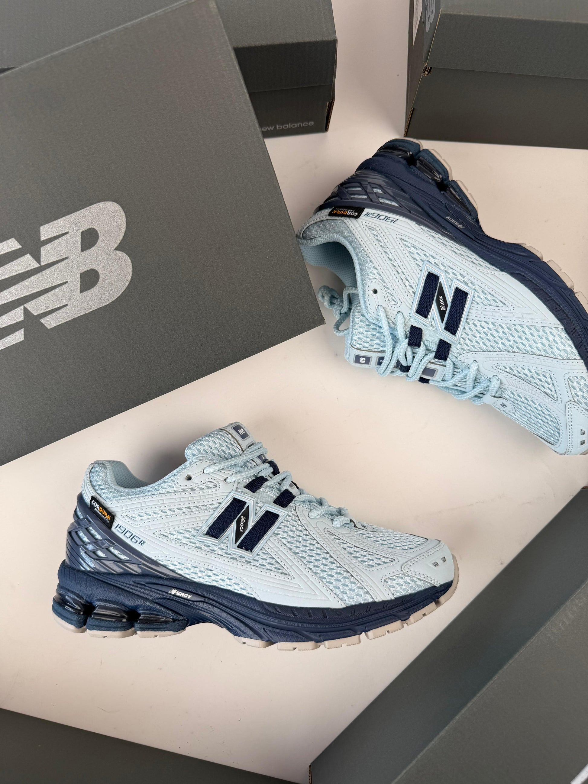NEW BALANCE 1906 R