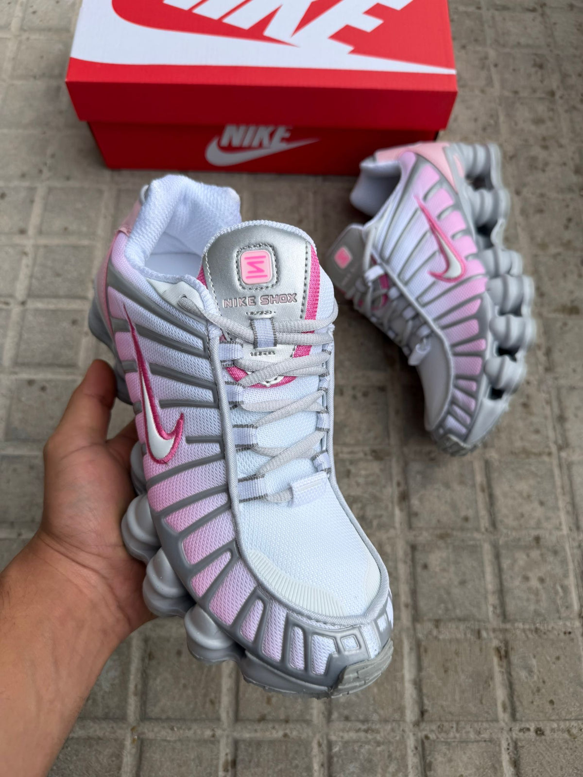 NIKE SHOX