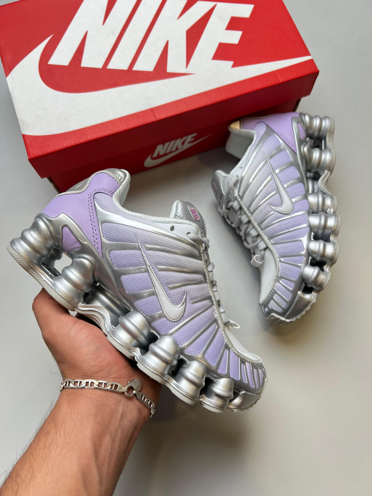 NIKE SHOX
