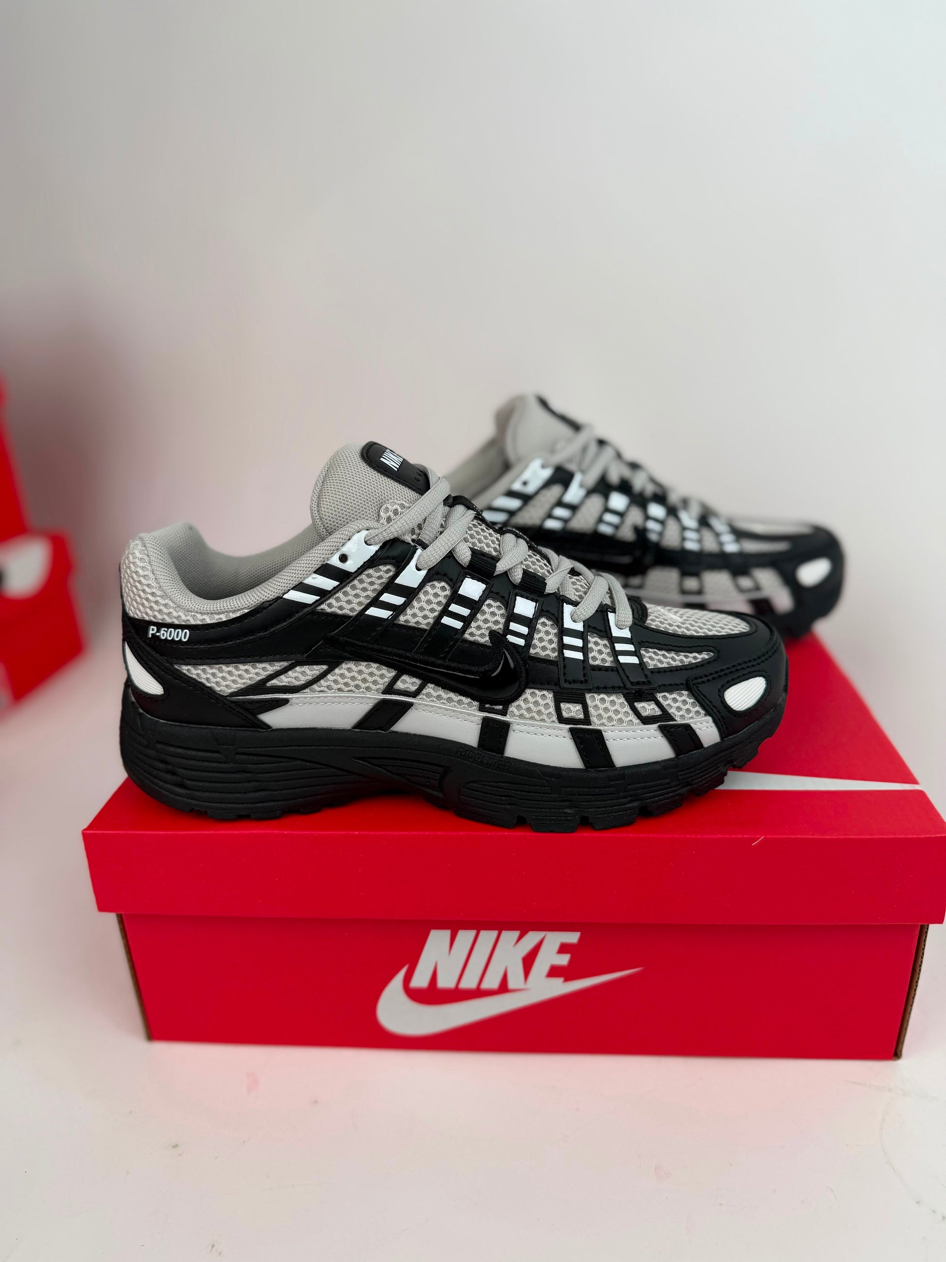 NIKE P6000