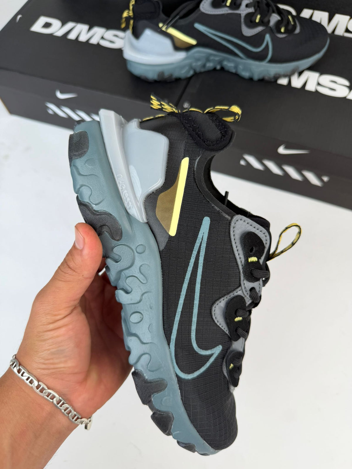 NIKE REACT VISION