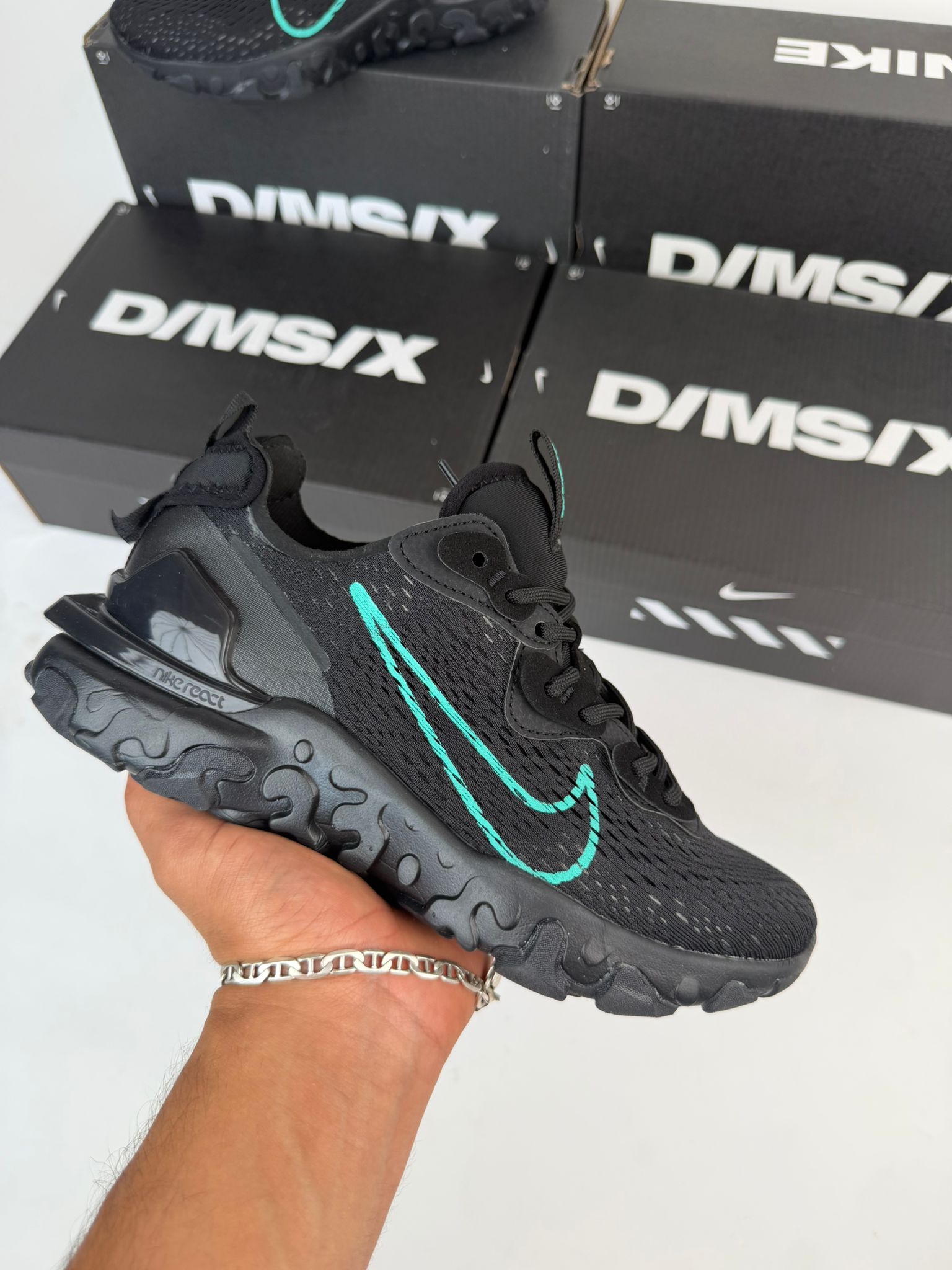 NIKE REACT VISION