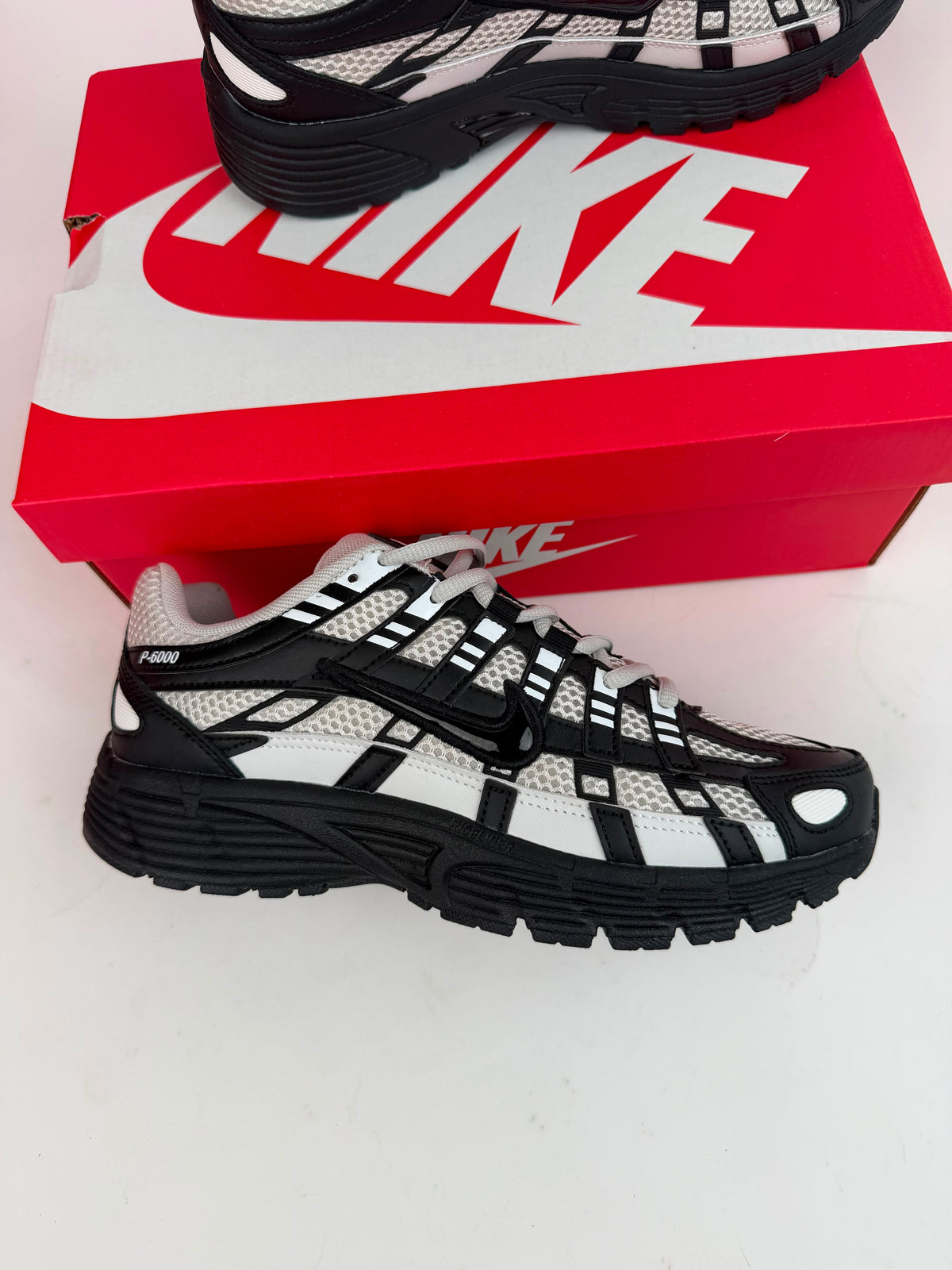 NIKE P6000