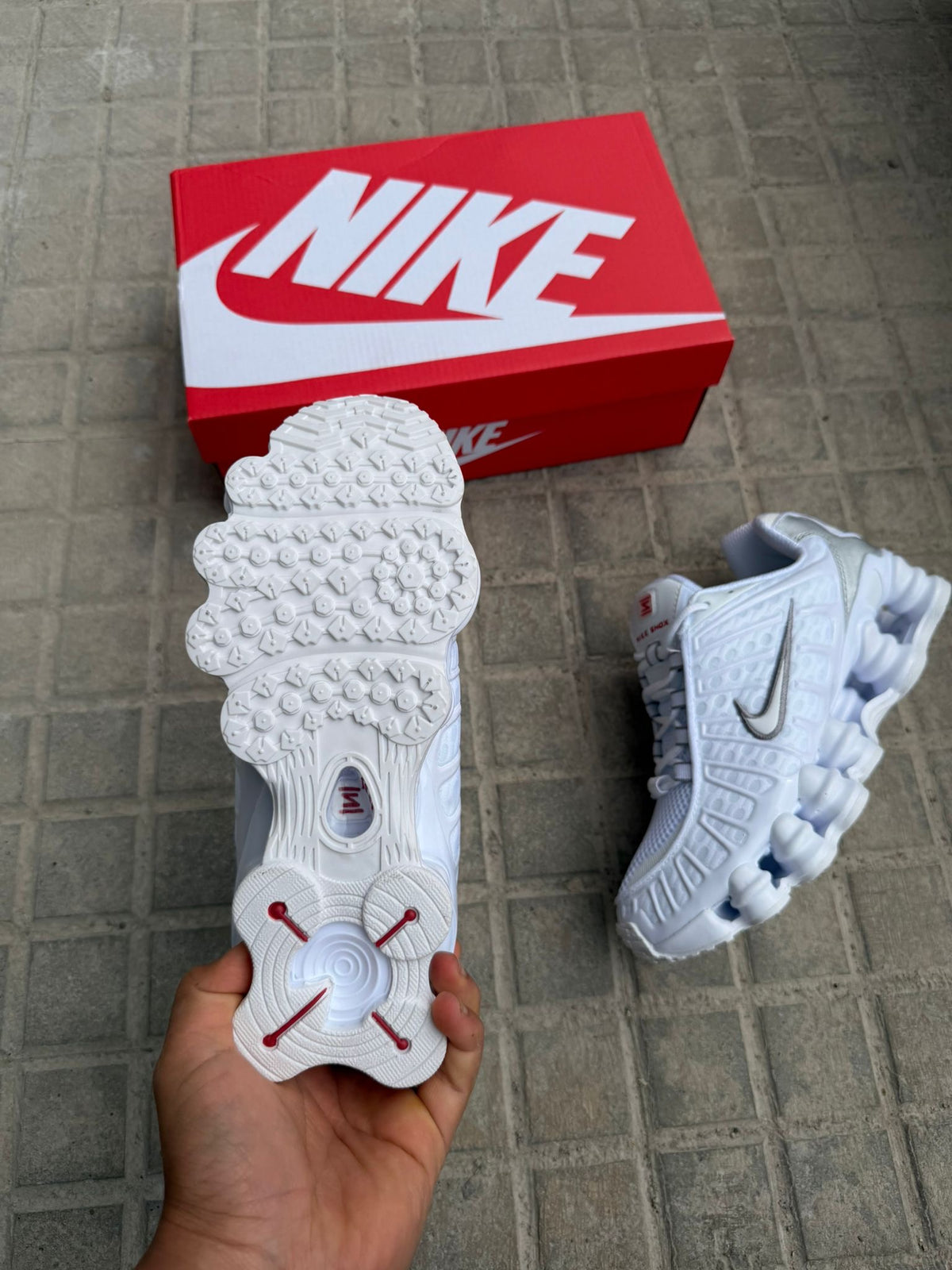 NIKE SHOX