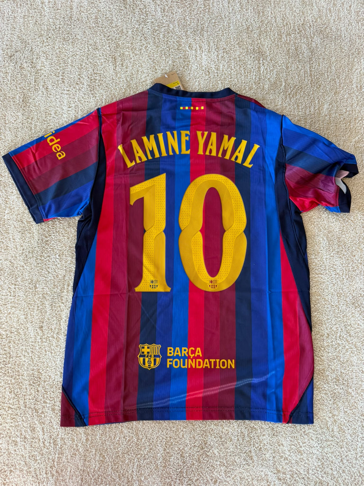 FC BARCELONA ( HOME KIT )