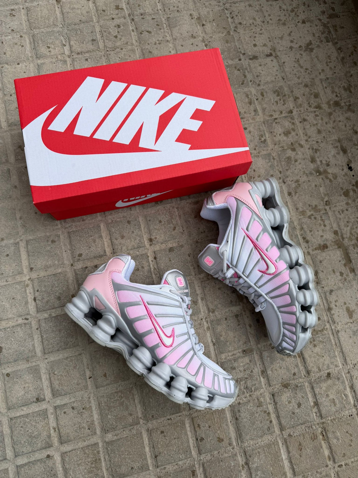 NIKE SHOX
