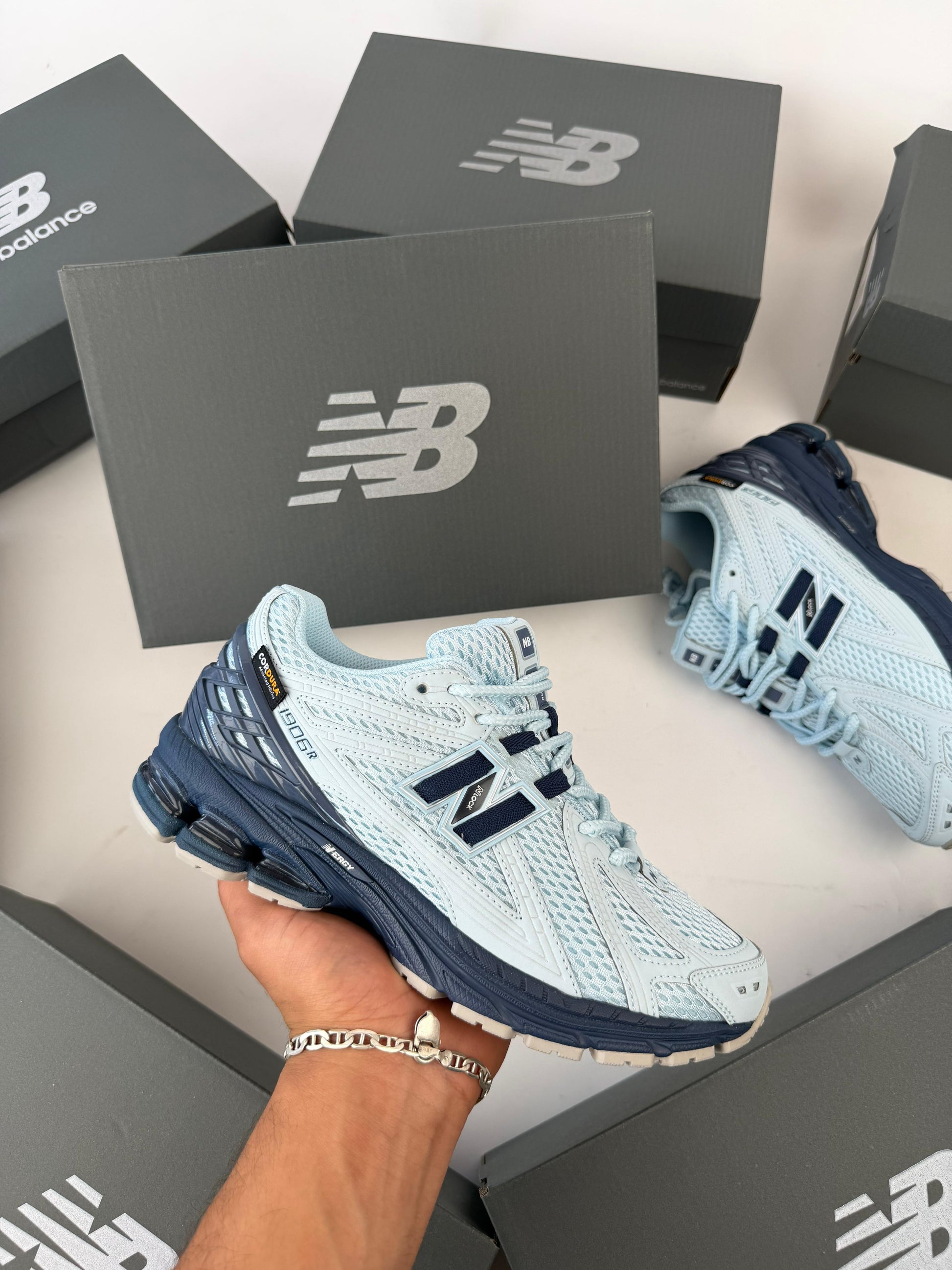 NEW BALANCE 1906 R