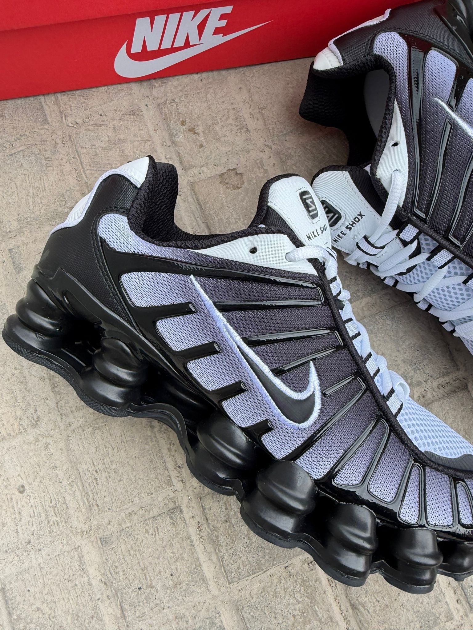 NIKE SHOX