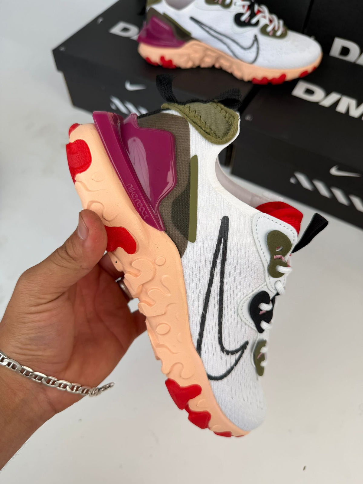 NIKE REACT VISION