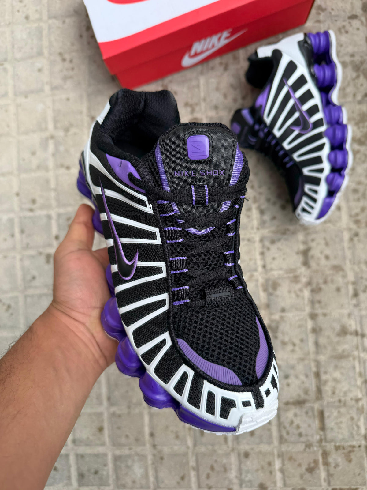 NIKE SHOX