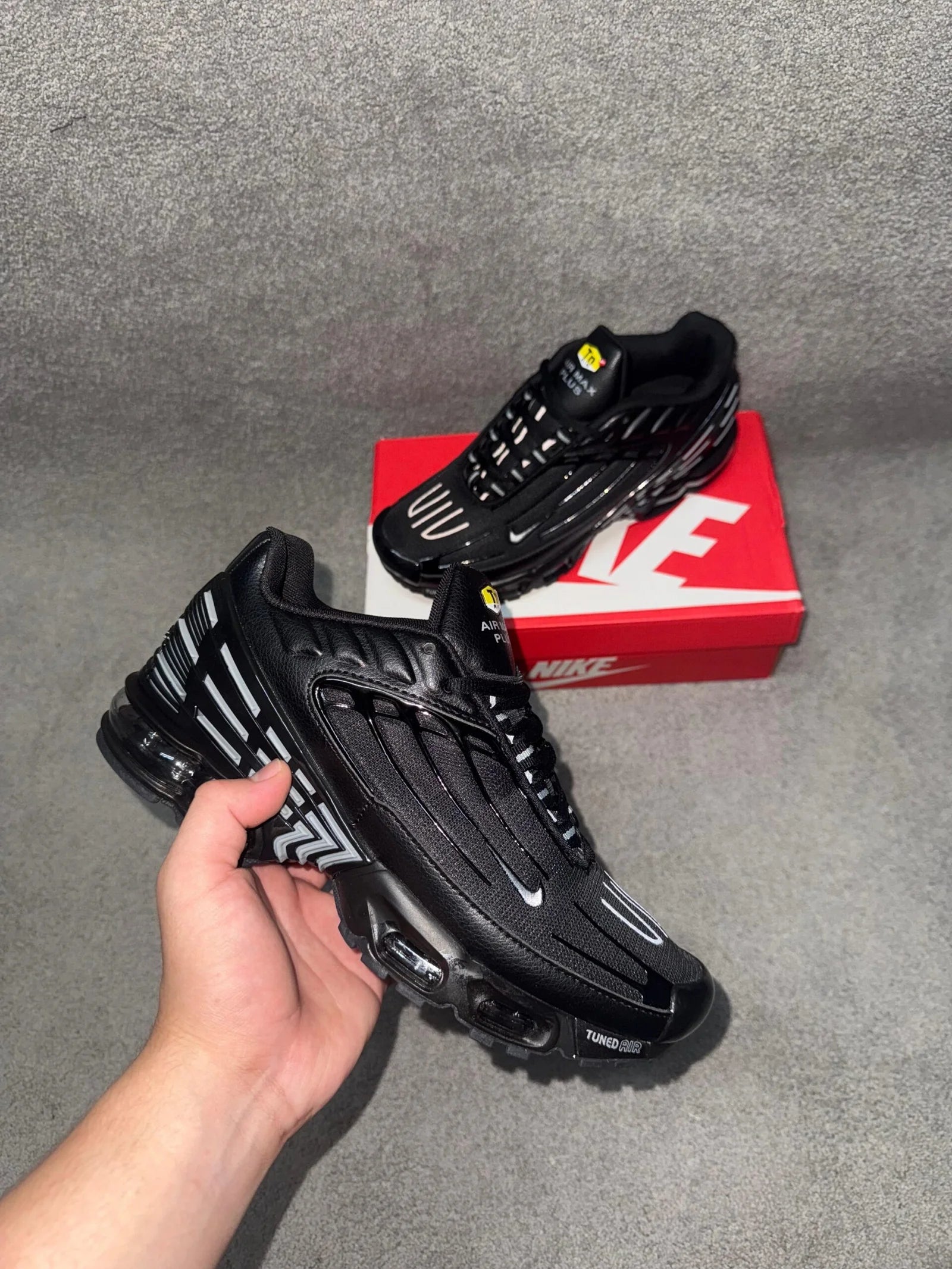 NIKE TN PLUS