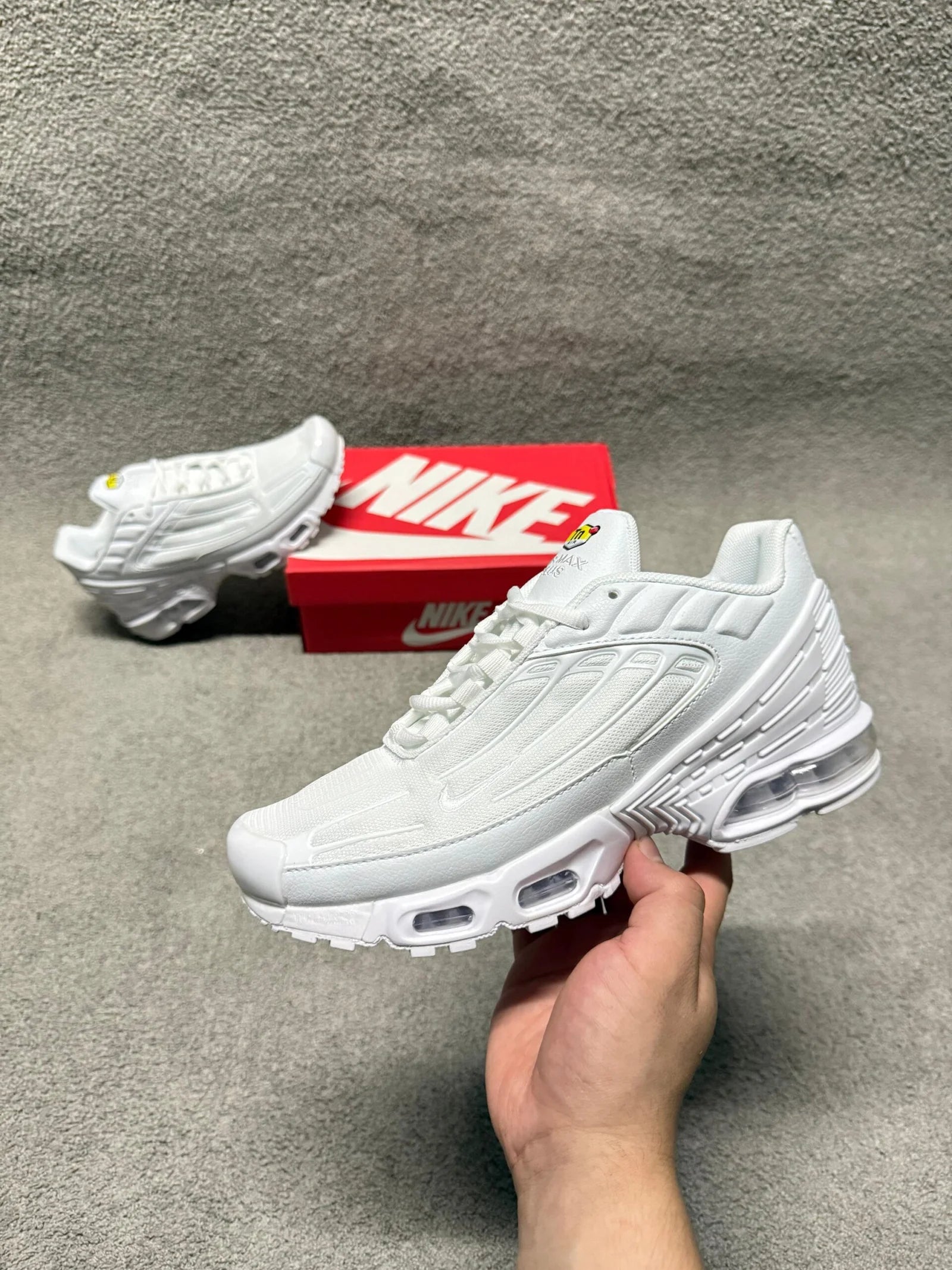 NIKE TN PLUS