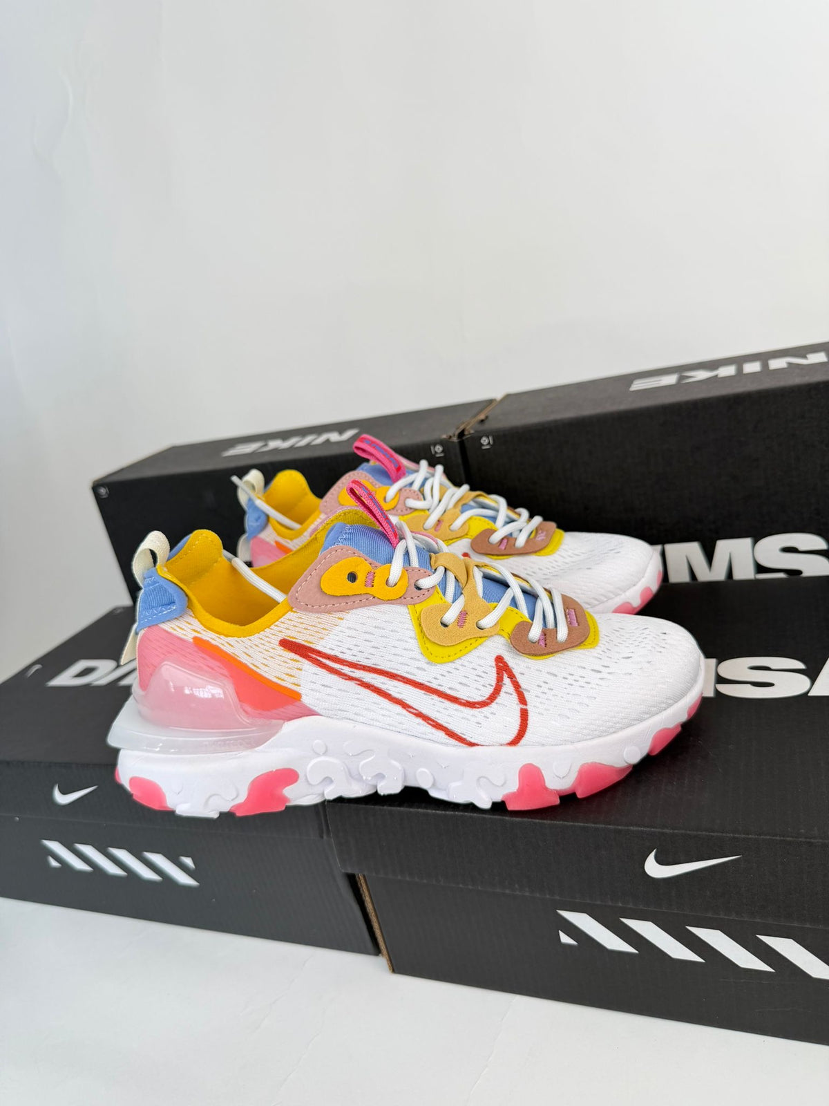 NIKE REACT VISION