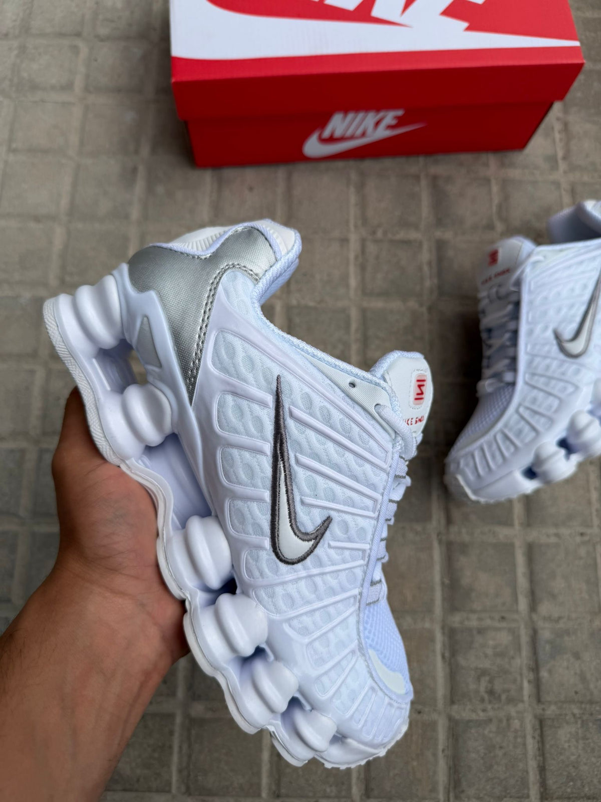 NIKE SHOX