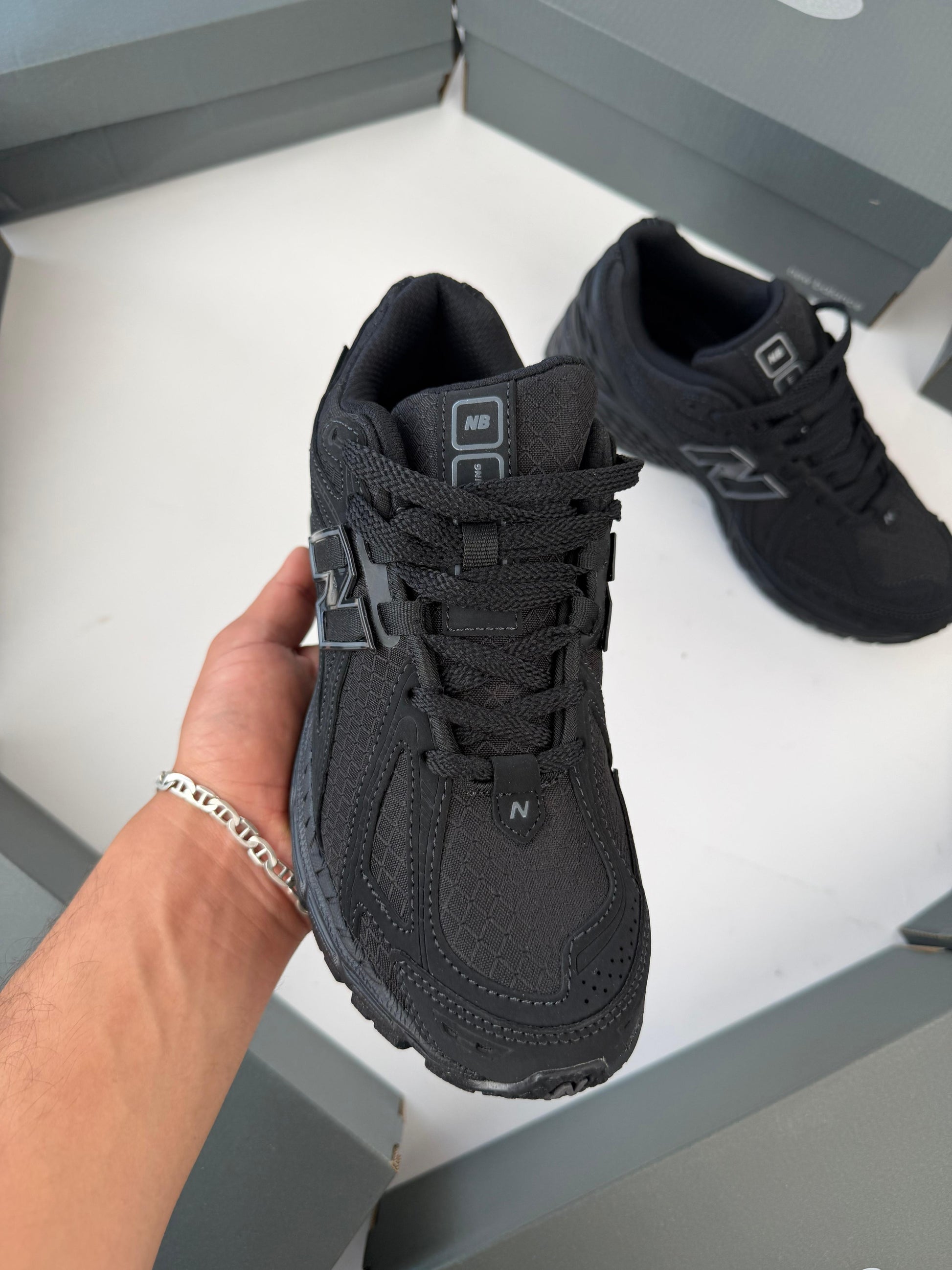 NEW BALANCE 1906 R