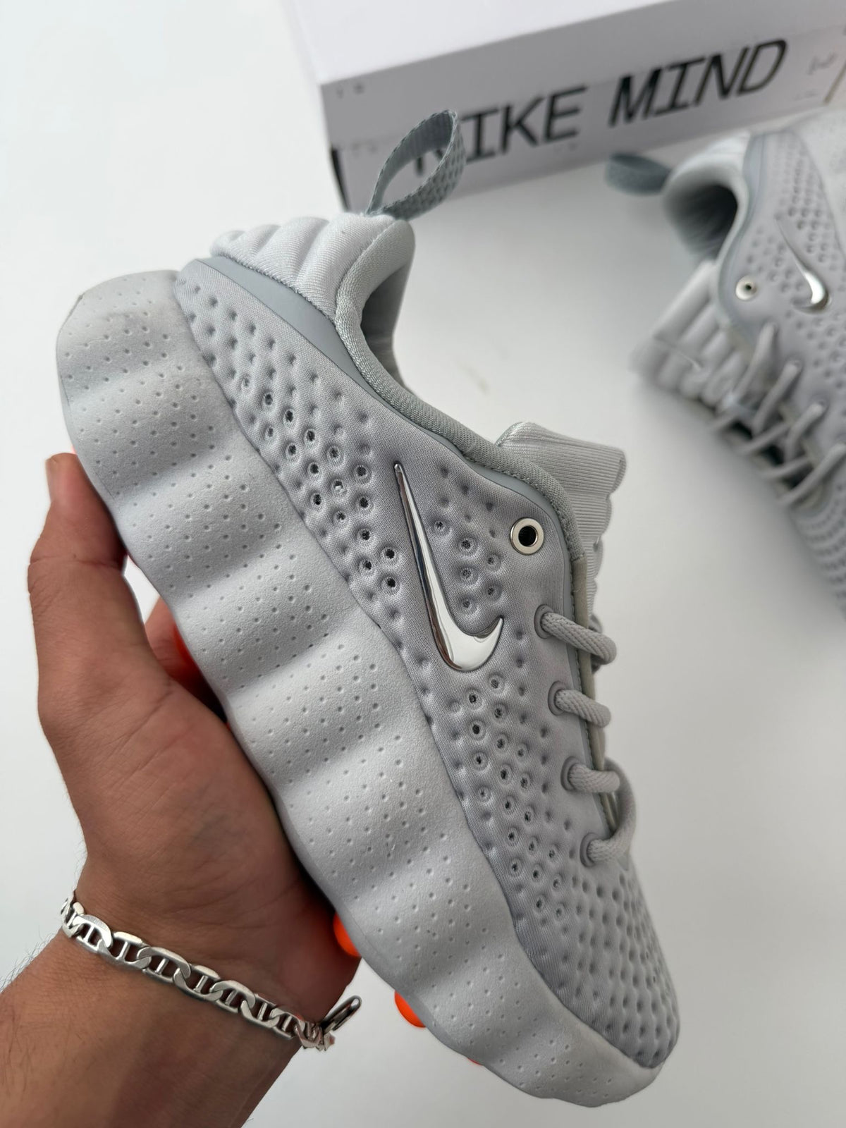 NIKE MIND 002