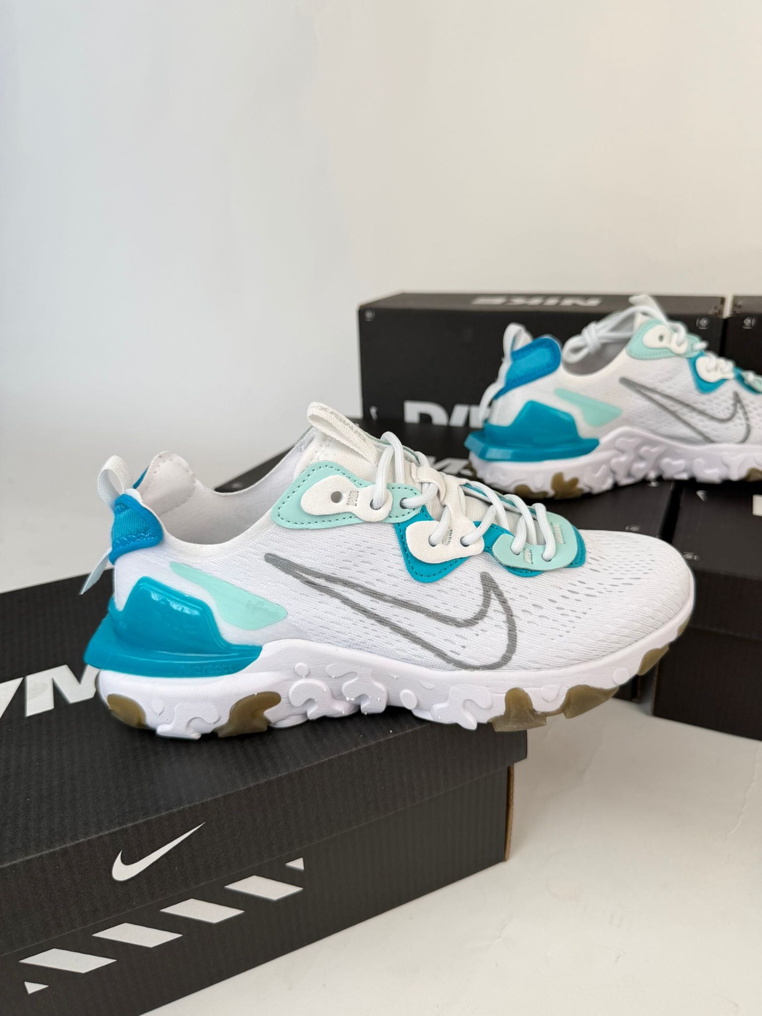 NIKE REACT VISION