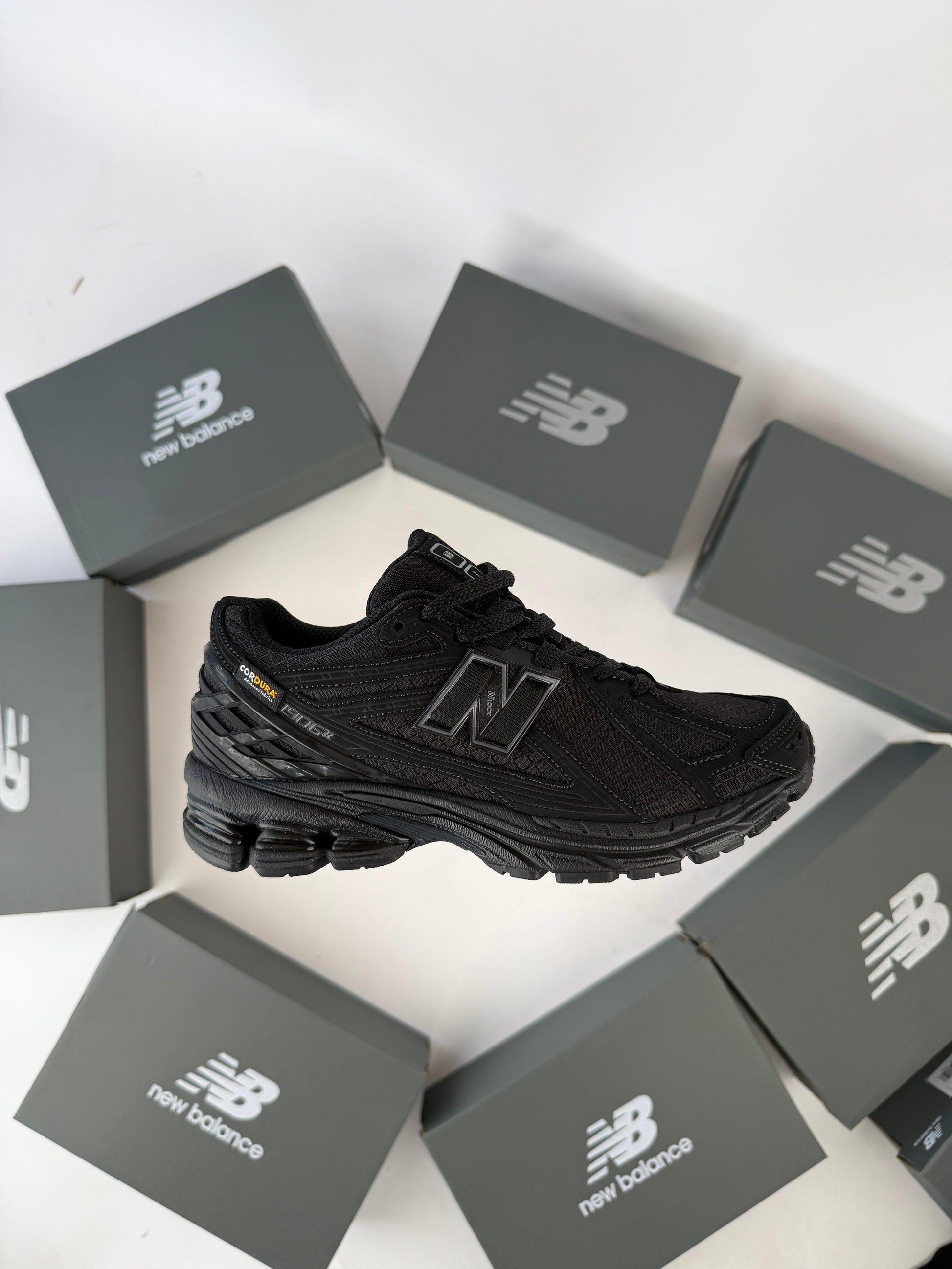 NEW BALANCE 1906 R