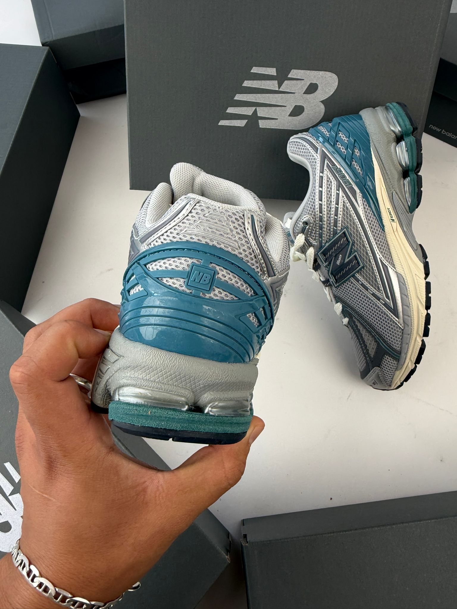 NEW BALANCE 1906 R