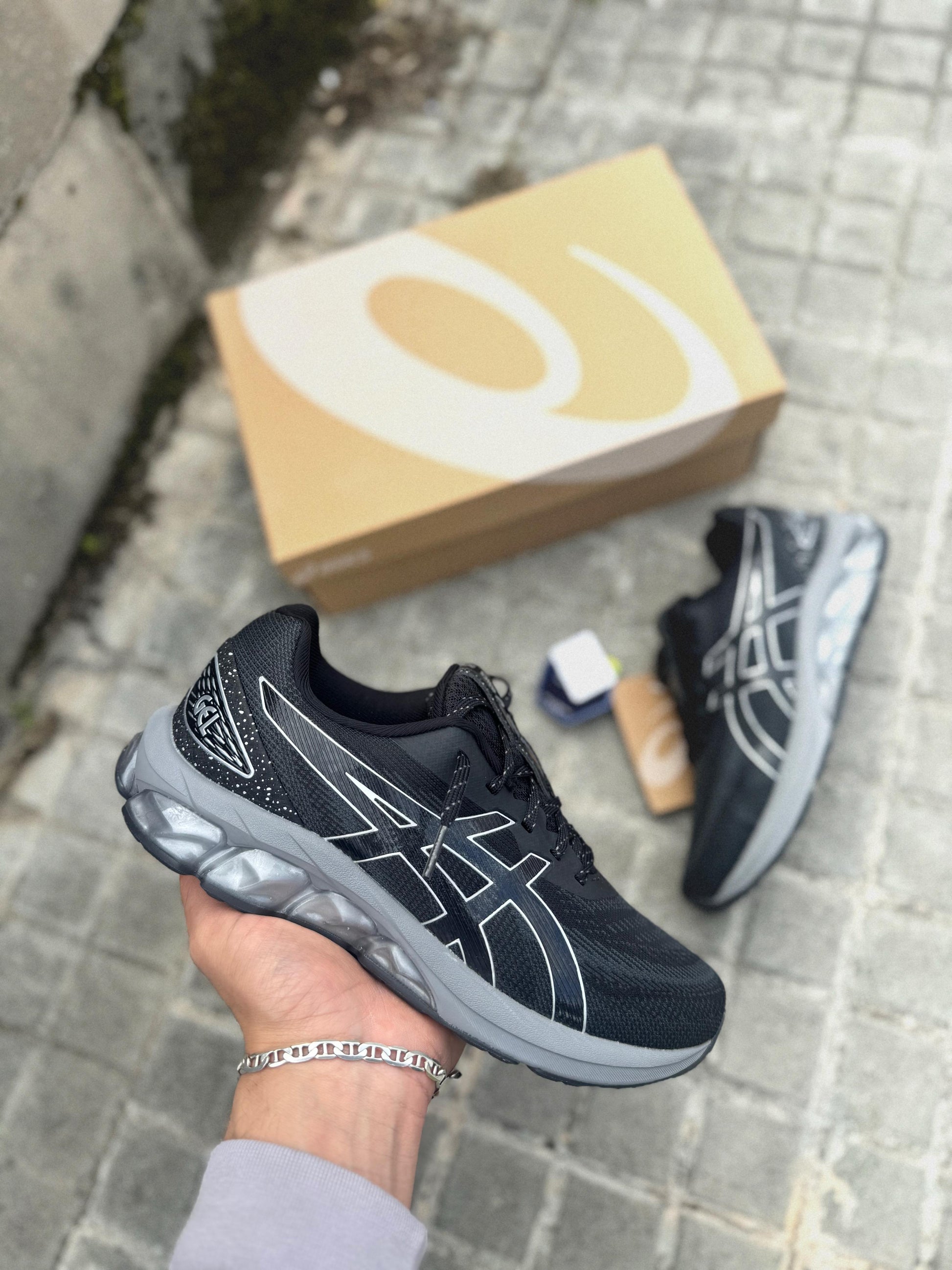 ASICS ZAPAS
