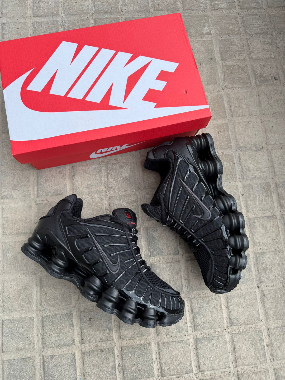 NIKE SHOX