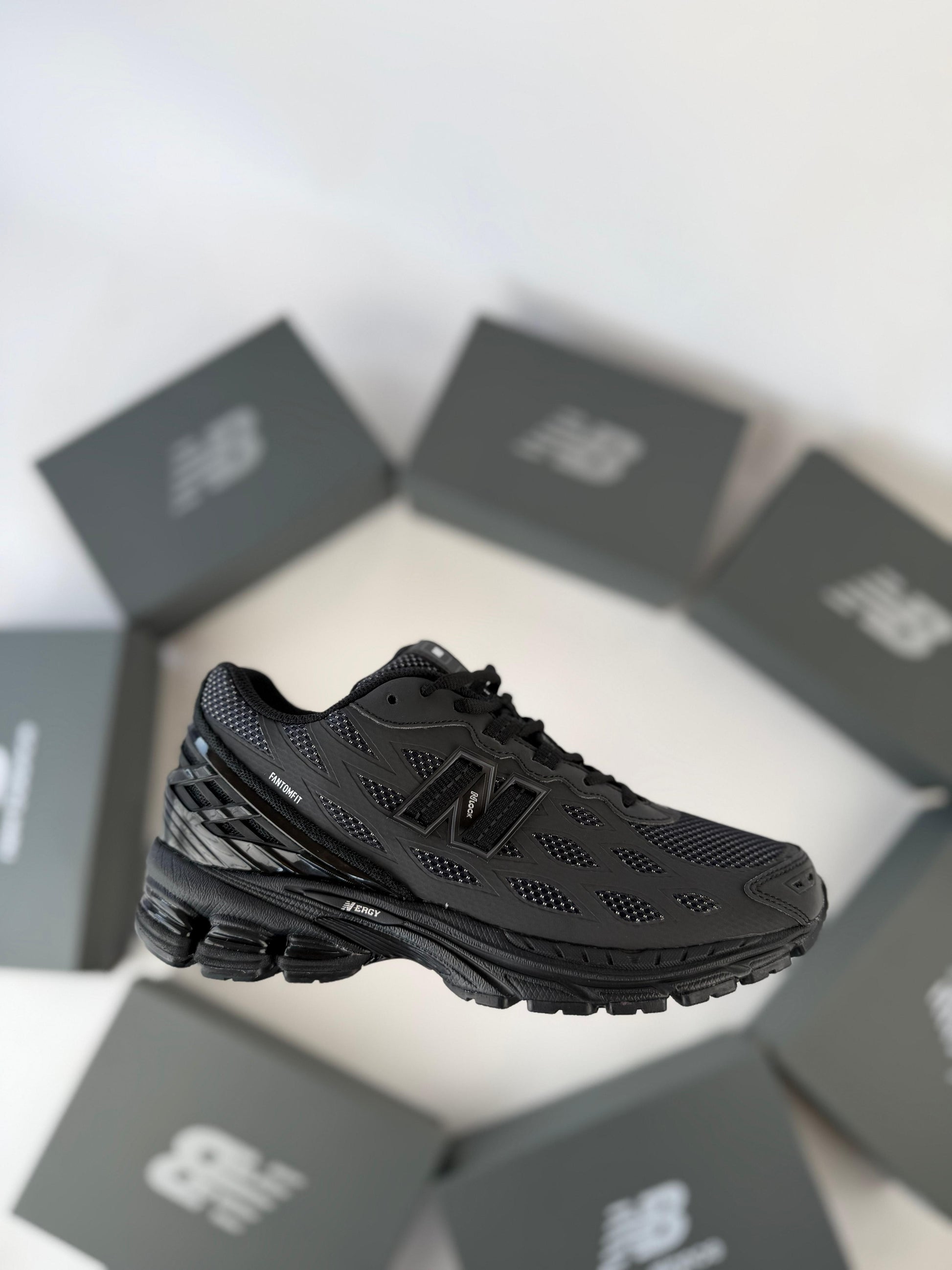 NEW BALANCE 1906 R