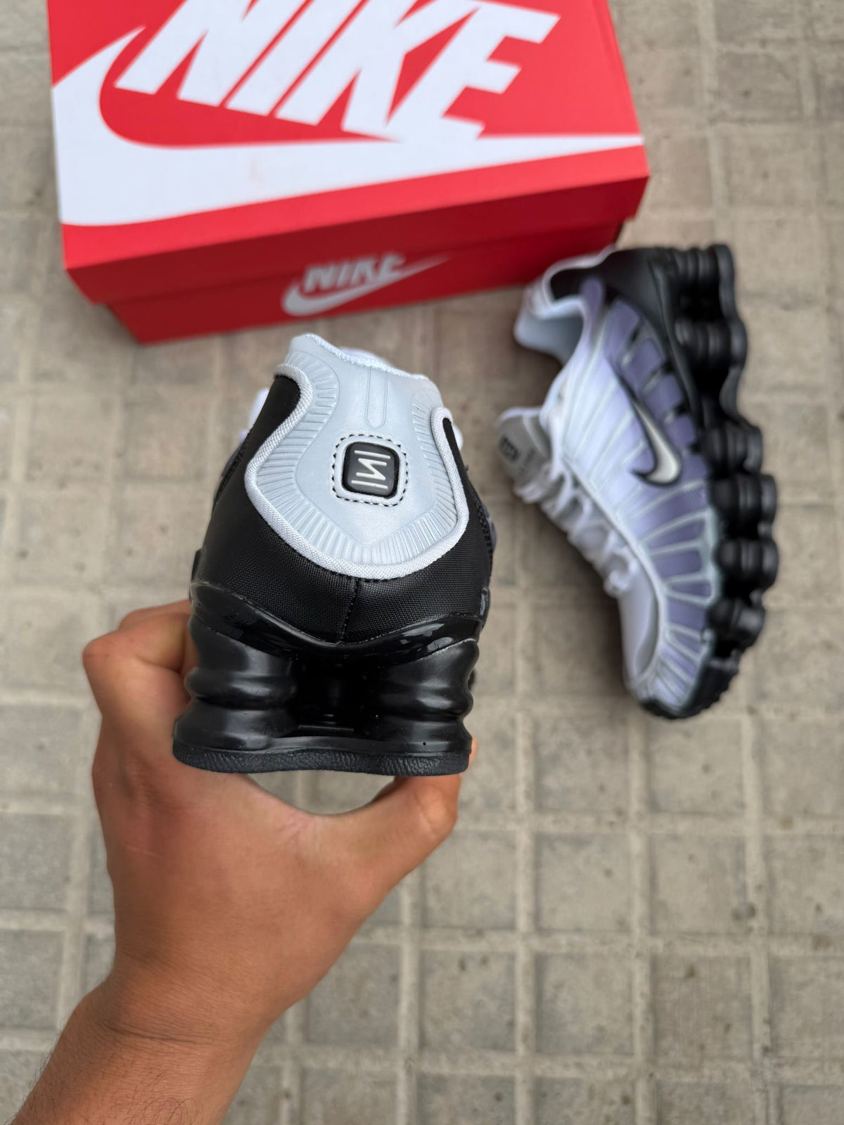 NIKE SHOX