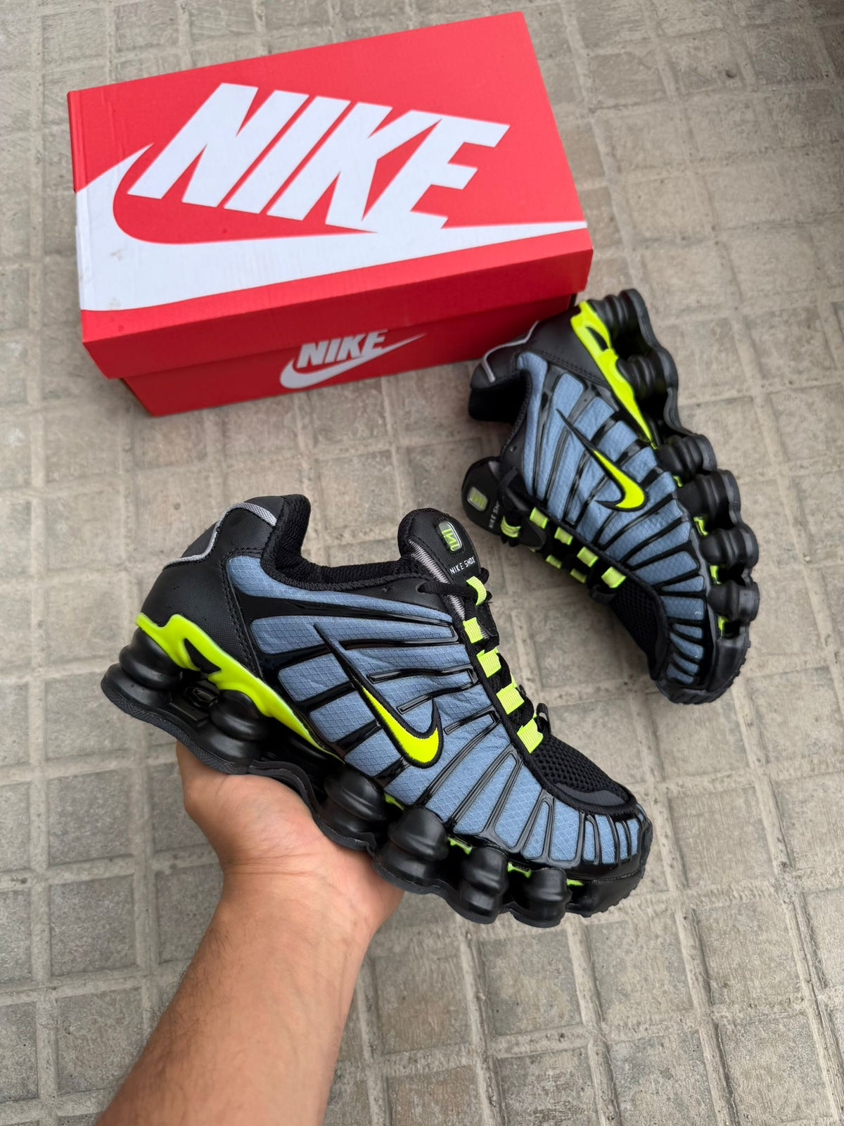 NIKE SHOX