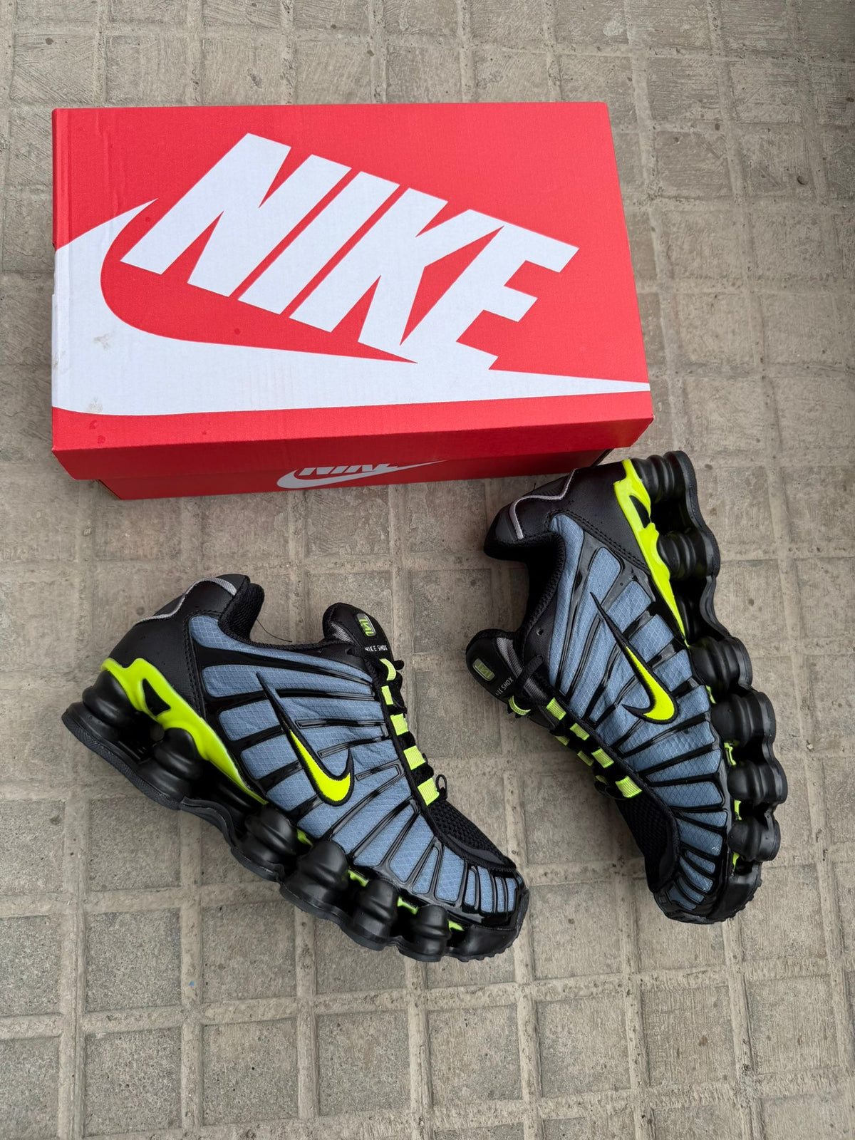 NIKE SHOX