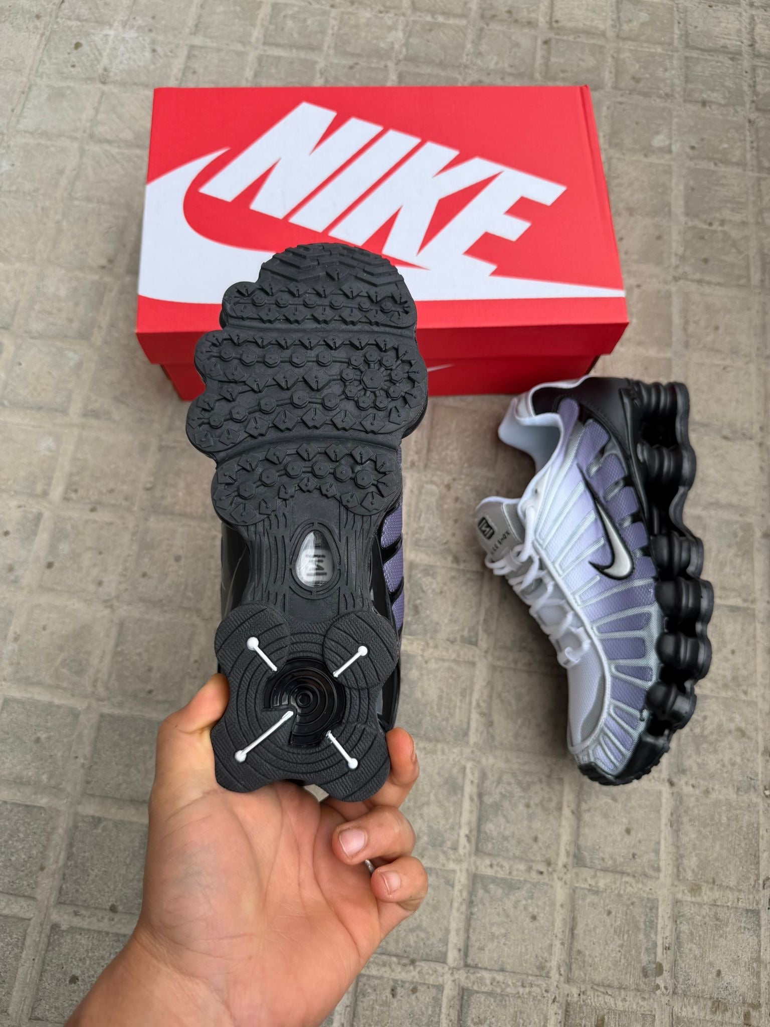 NIKE SHOX