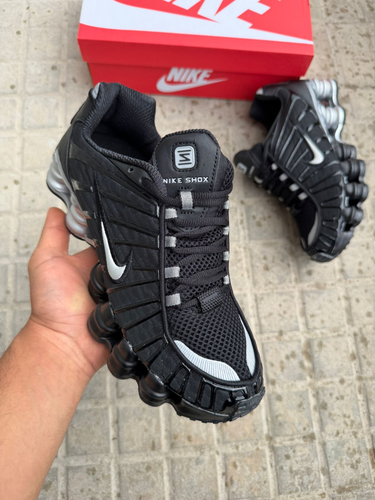 NIKE SHOX