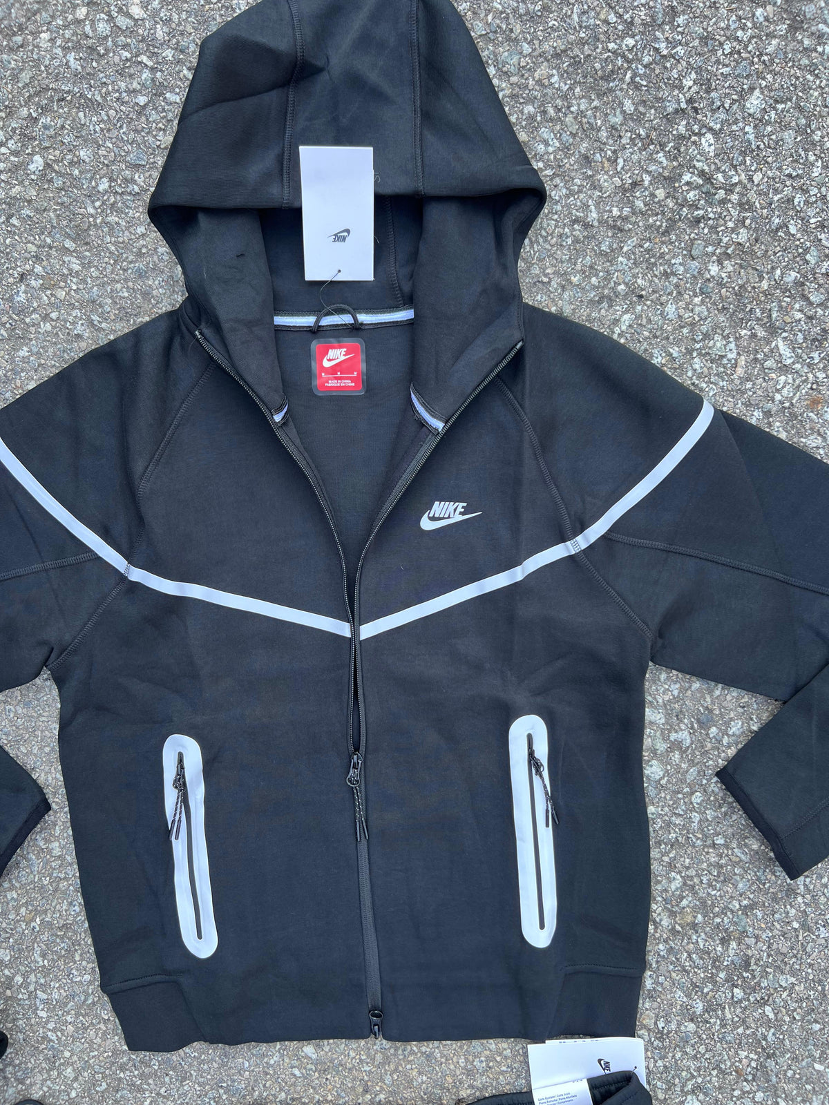 CHANDAL NIKE TECH ELECTRICO
