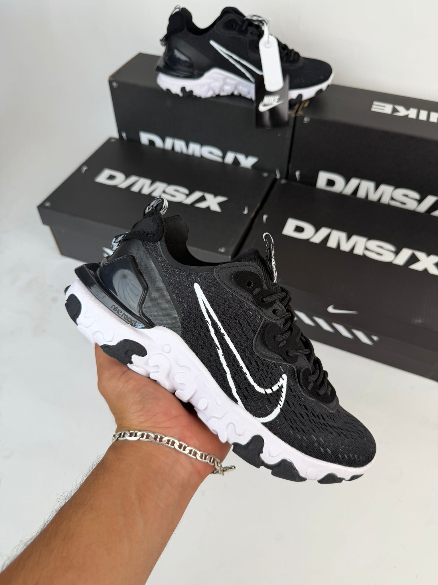 NIKE REACT VISION
