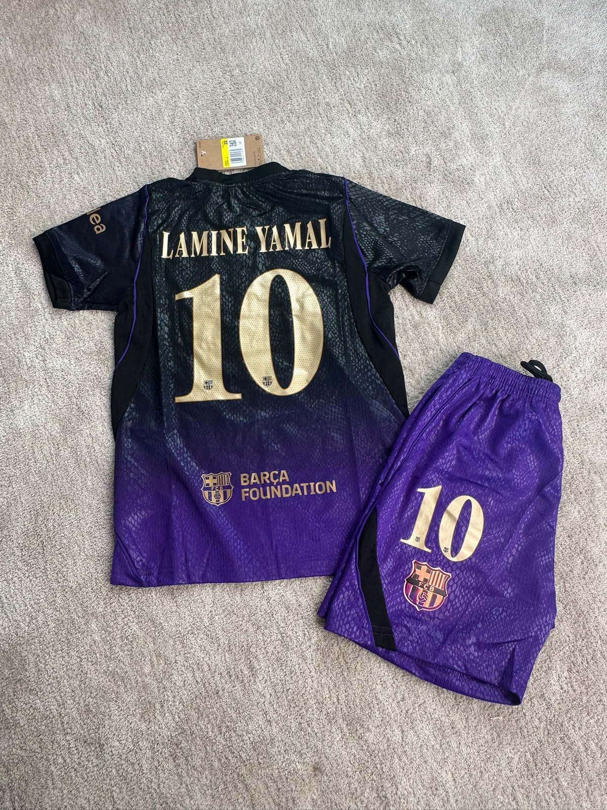 FC BARCELONA ( AWAY KIT niños )
