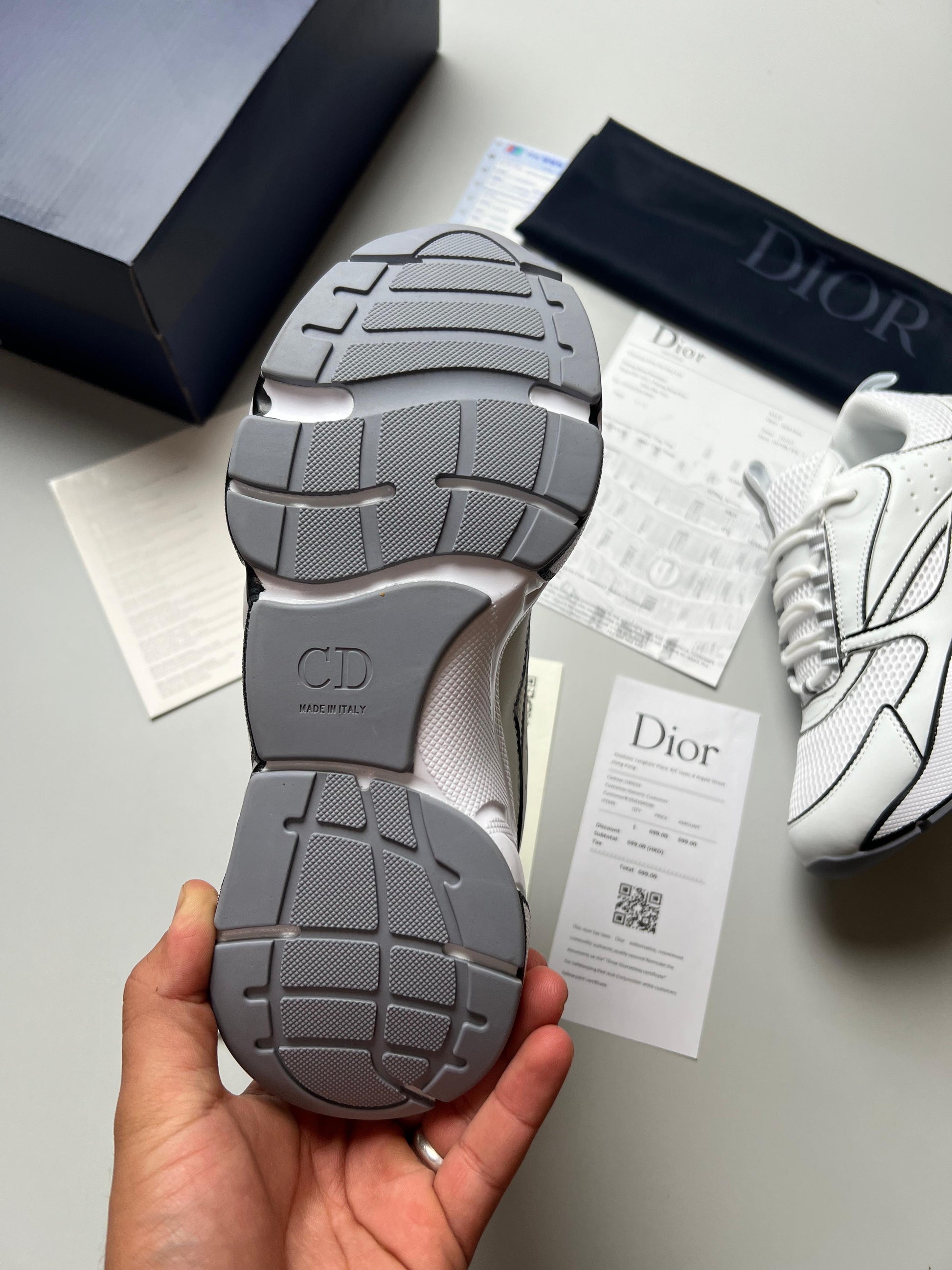 DIOR B22