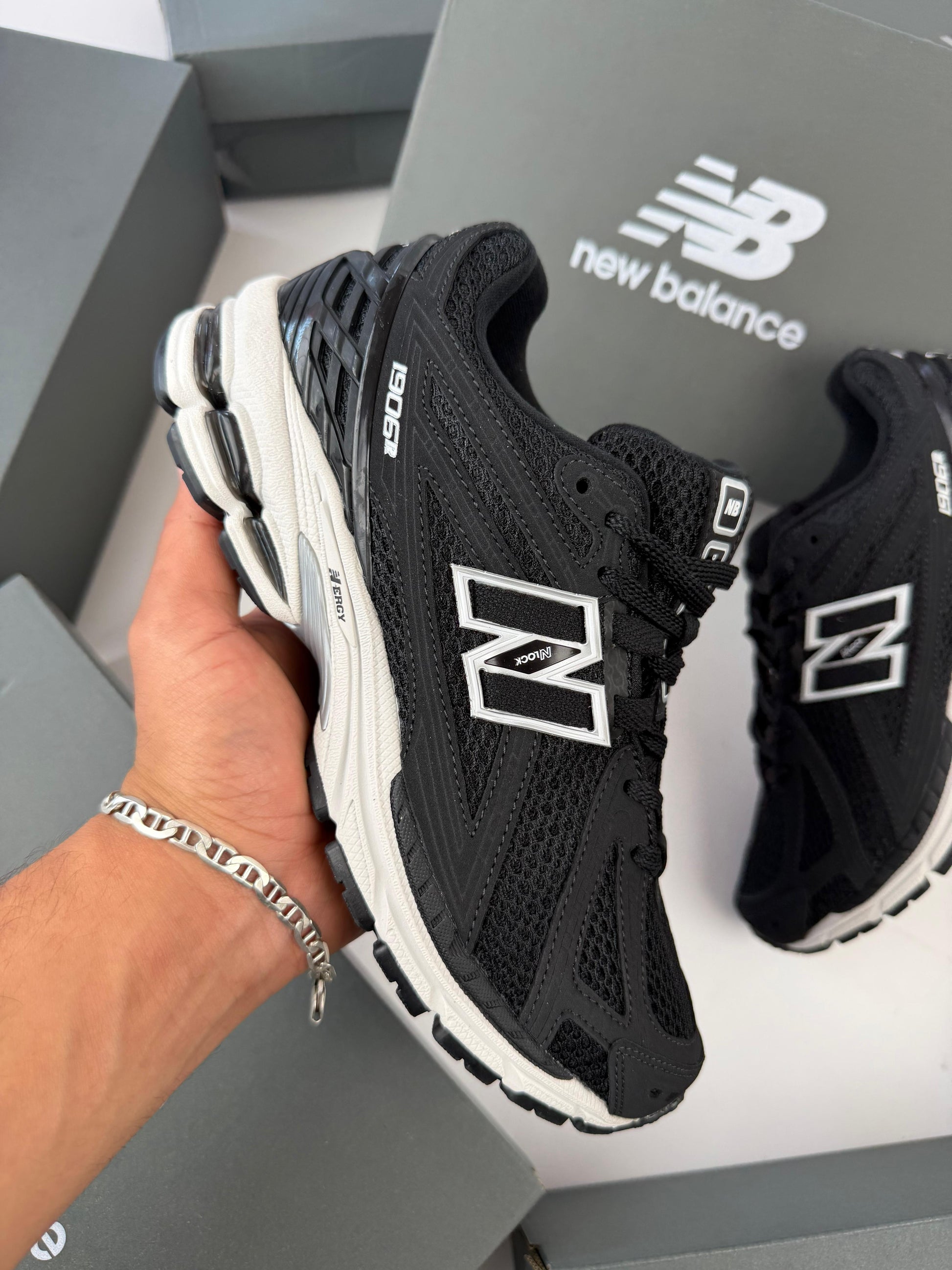 NEW BALANCE 1906 R