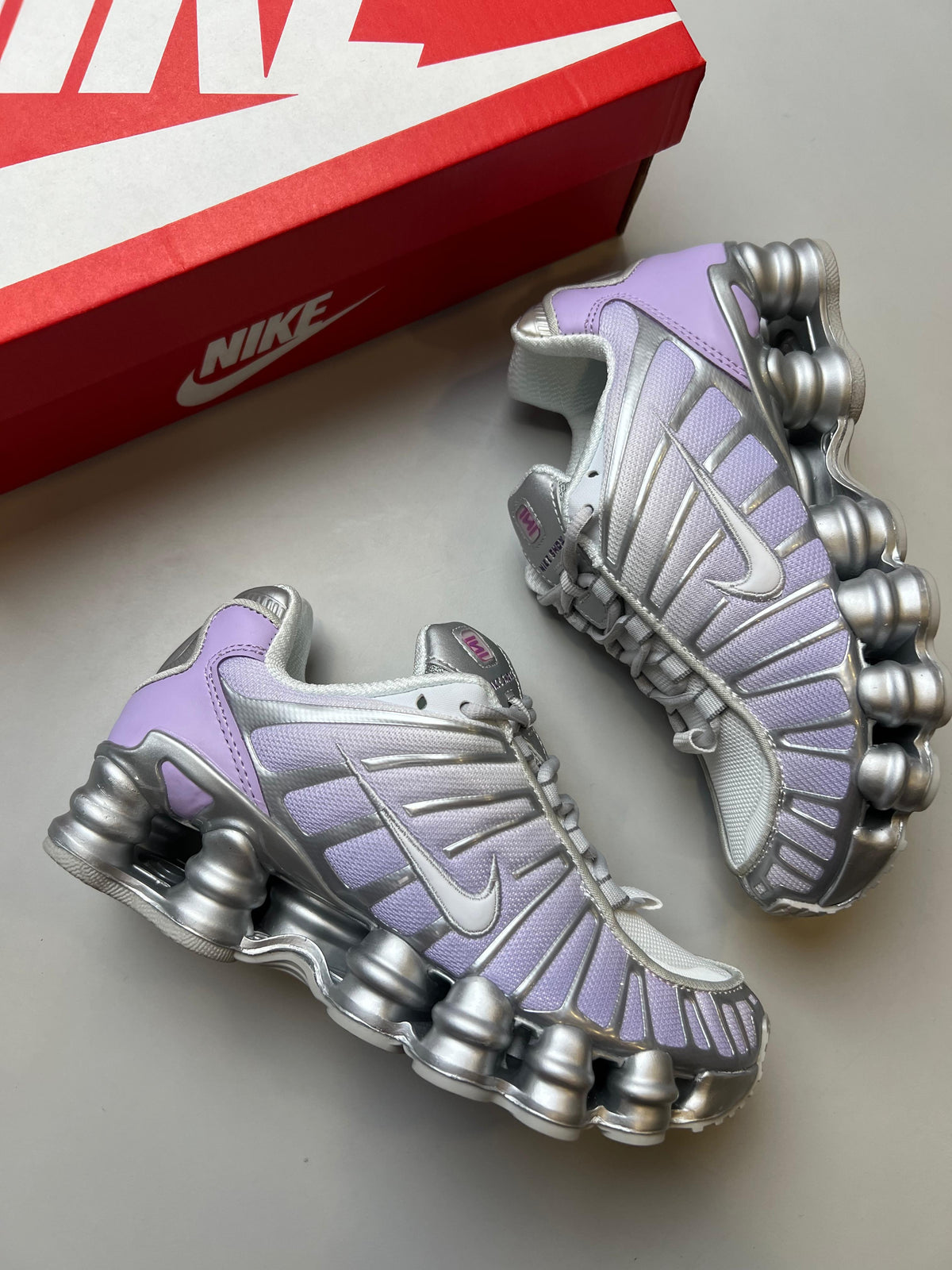 NIKE SHOX