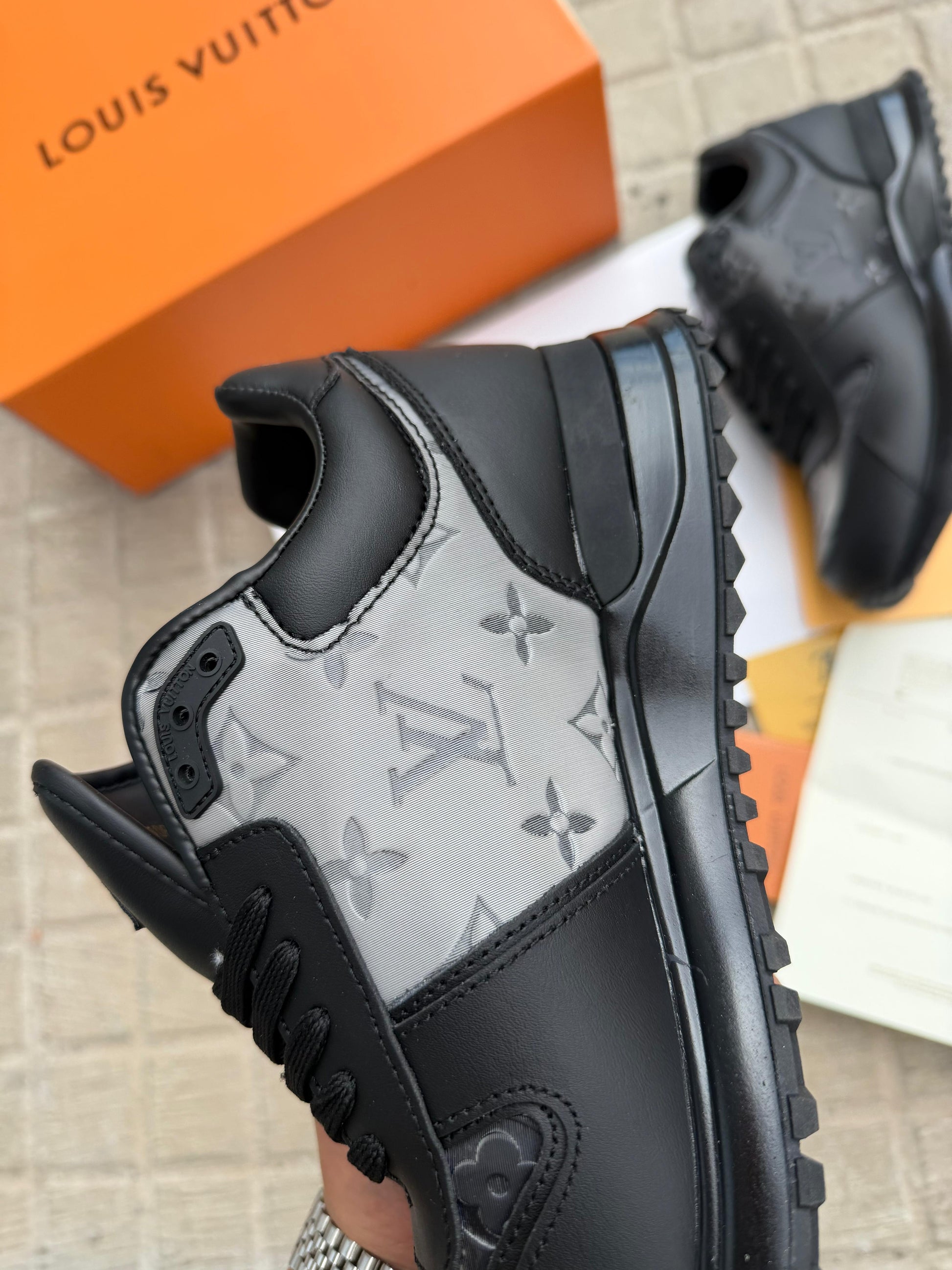 LOUIS VUITTON