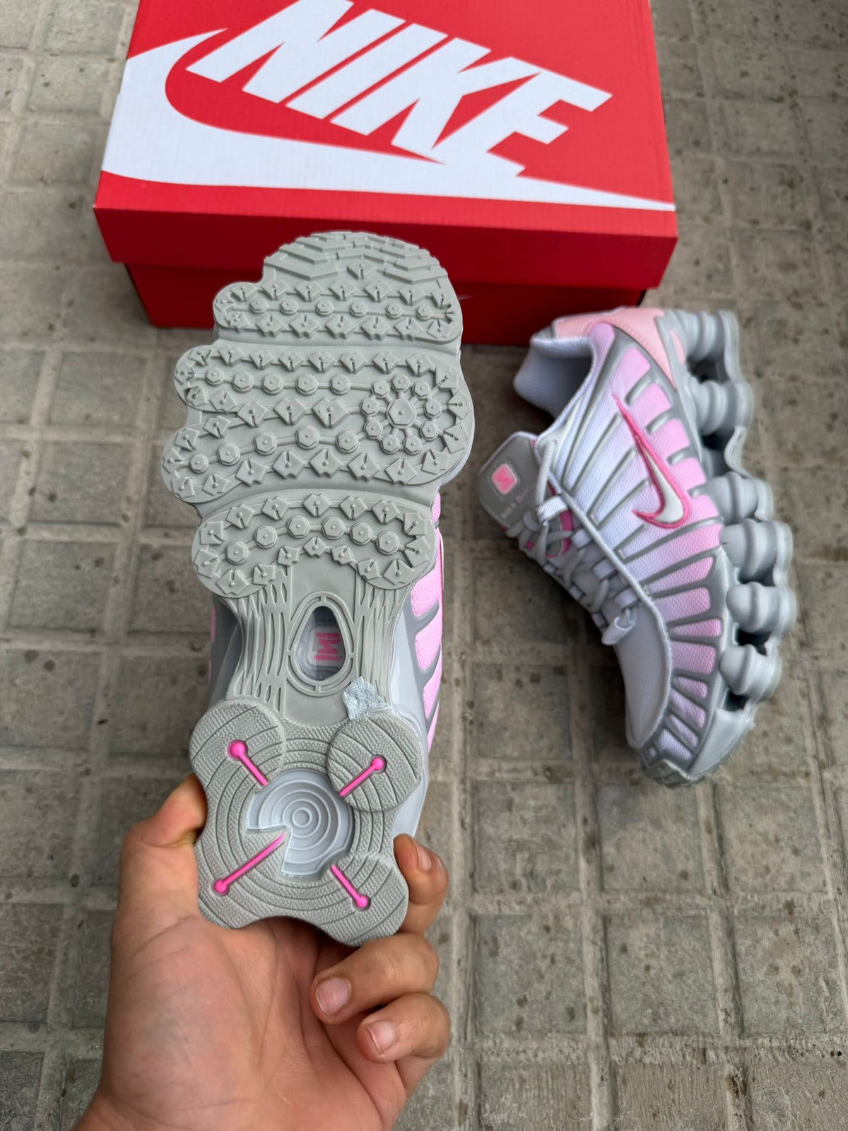 NIKE SHOX