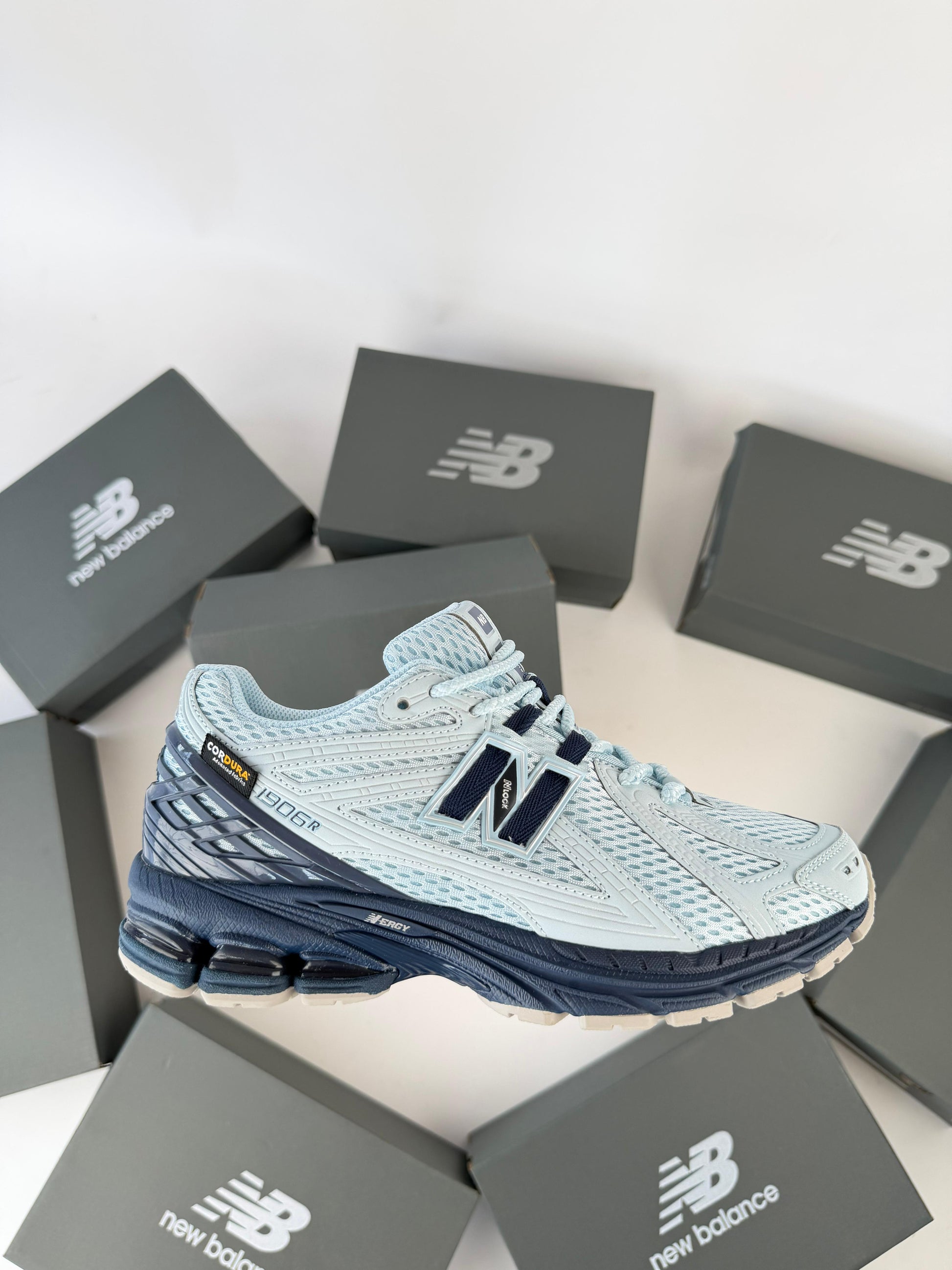 NEW BALANCE 1906 R