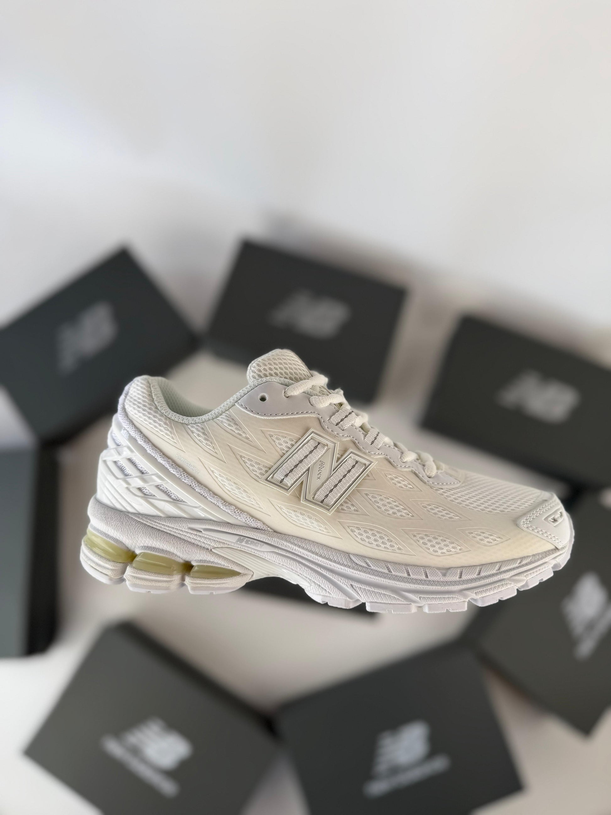 NEW BALANCE 1906 R