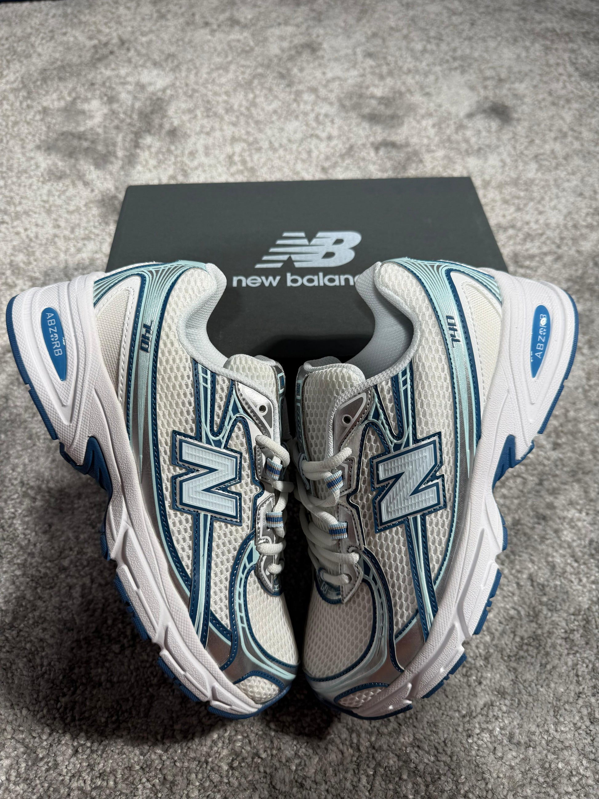 NEW BALANCE