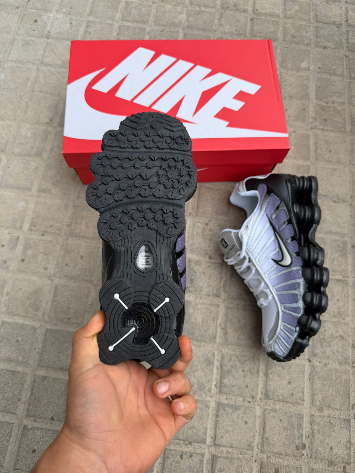 NIKE SHOX