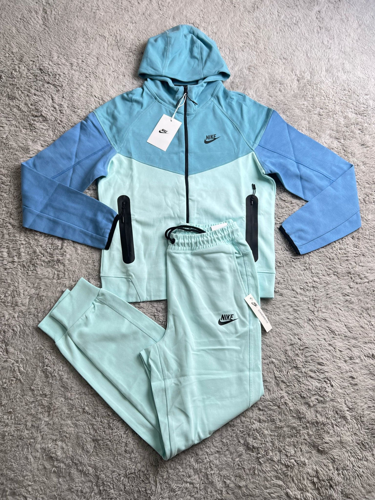 CHANDAL NIKE TECH