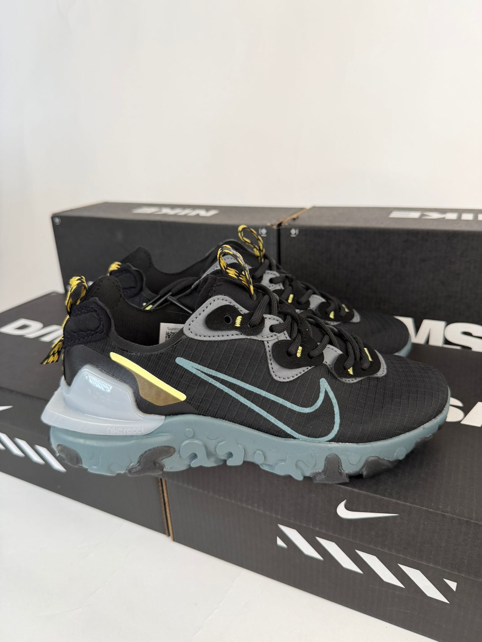NIKE REACT VISION