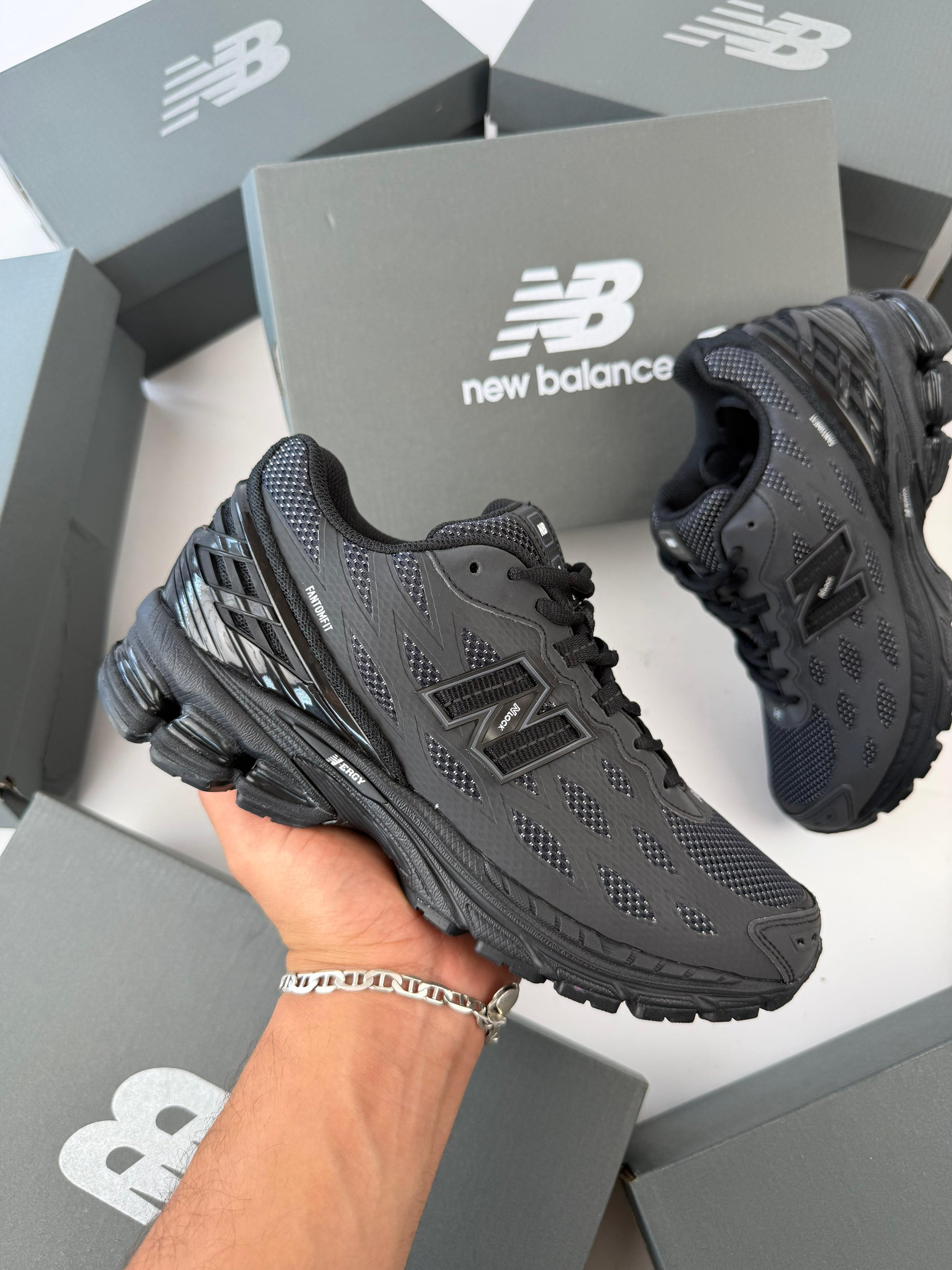 NEW BALANCE 1906 R