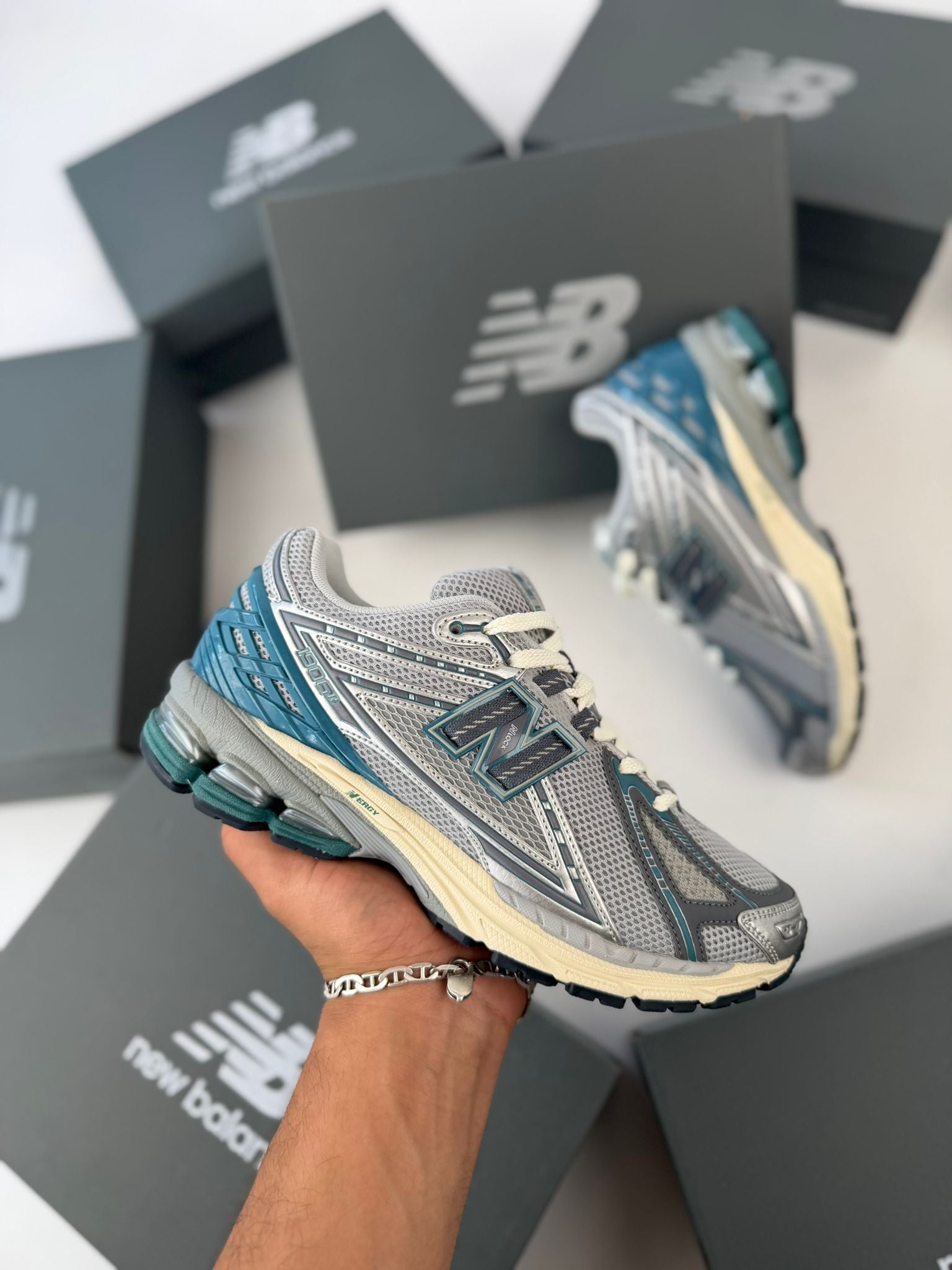 NEW BALANCE 1906 R