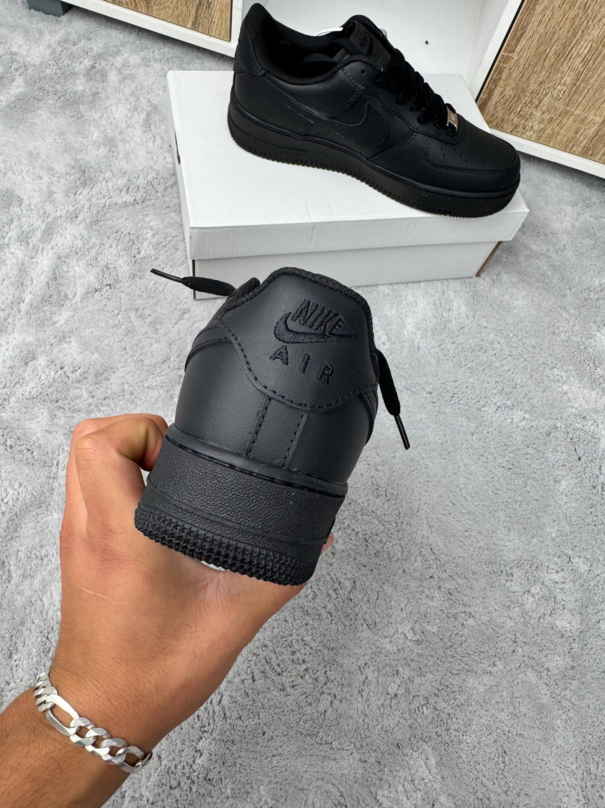 NIKE AIRFORCE