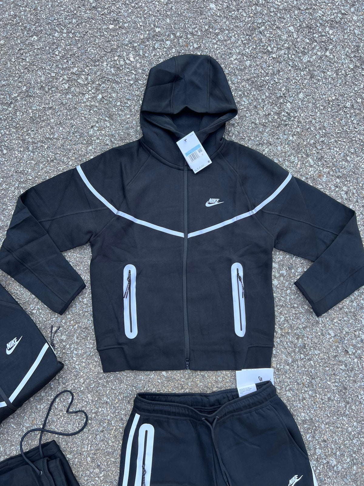 CHANDAL NIKE TECH ELECTRICO