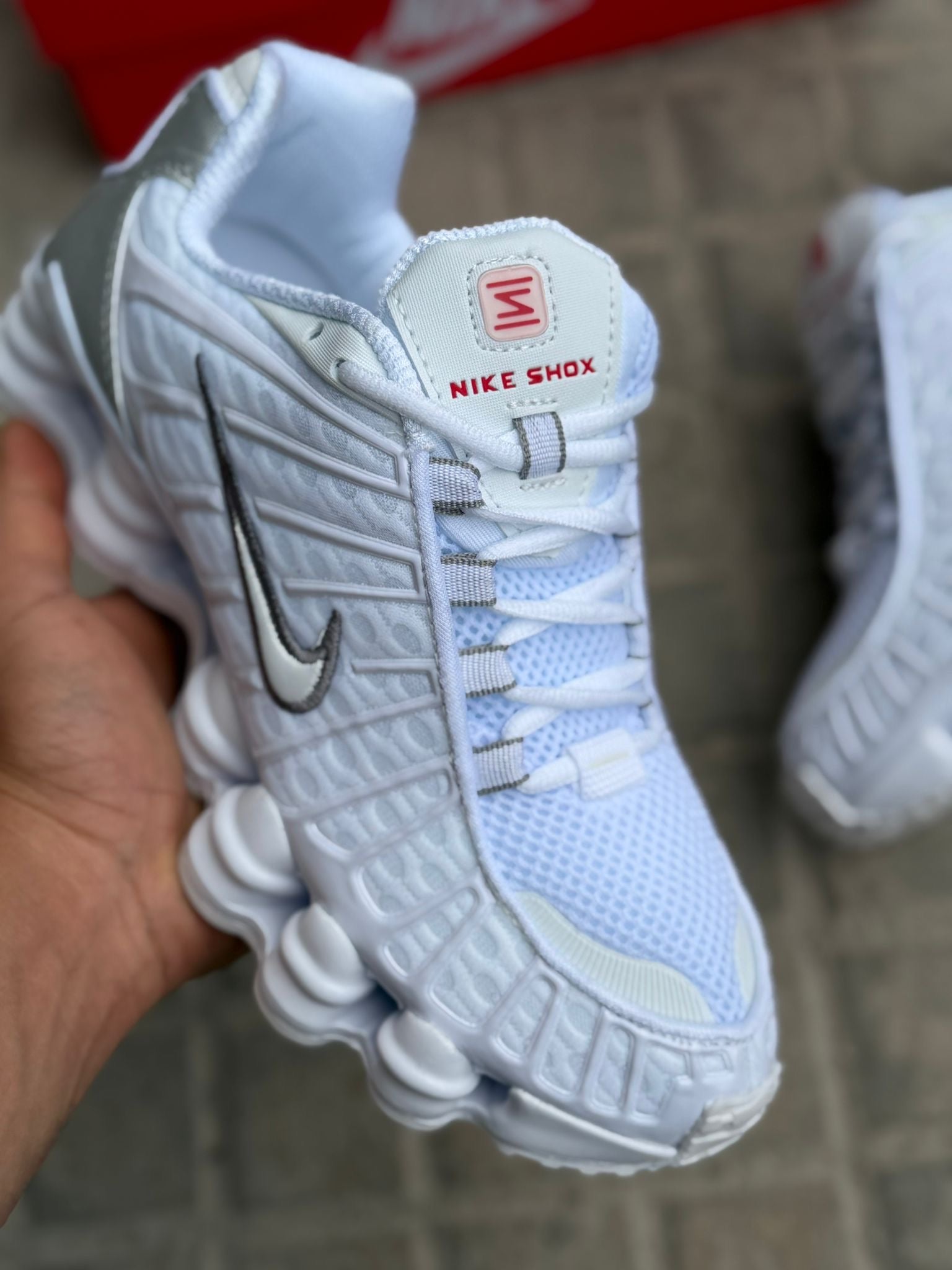 NIKE SHOX